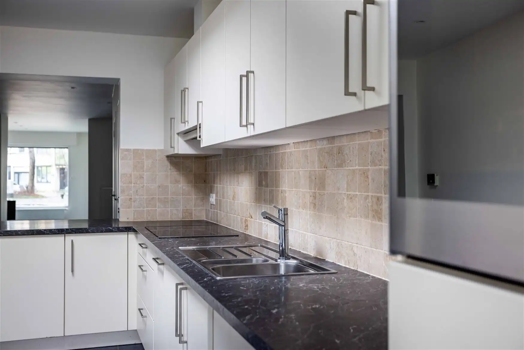 Instapklare woning met 4 kamers en koer in Gent foto 15