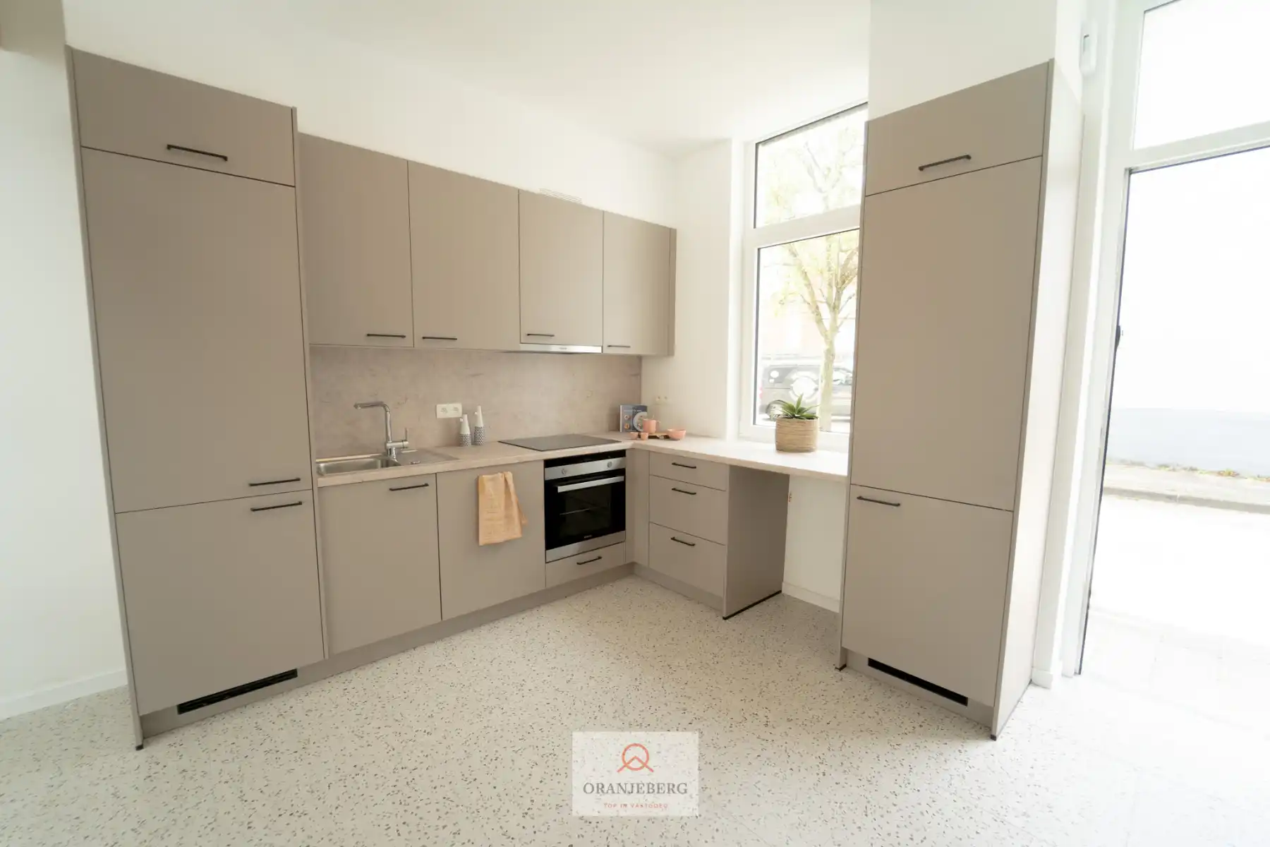 Lichtrijke gerenoveerde woning foto 10