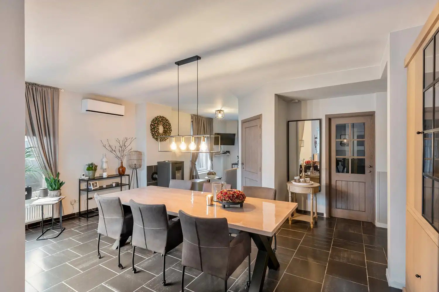 Ruime, instapklare pastorijwoning met bijgebouw op 1 180 m². foto 12