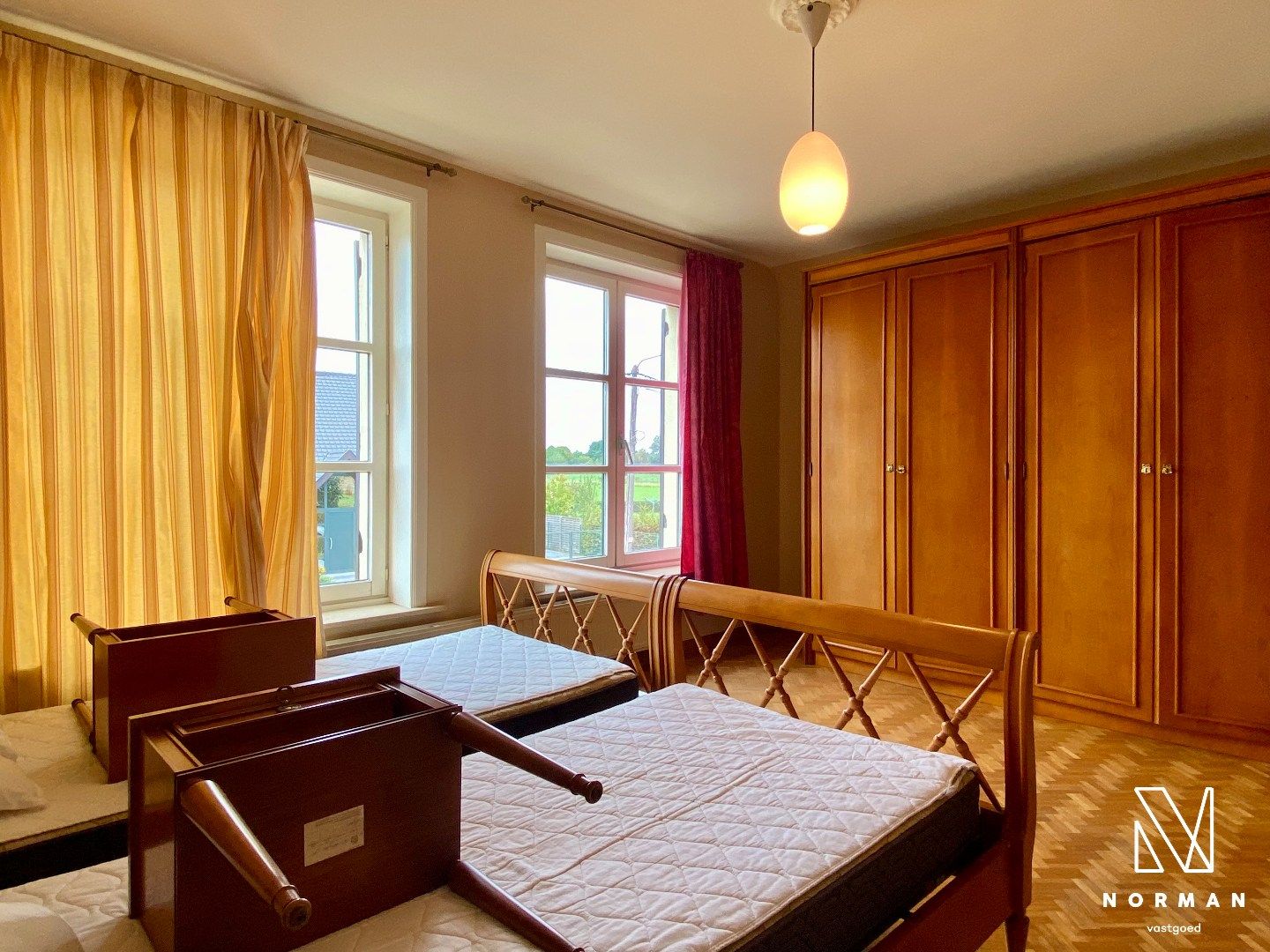 Landelijk gelegen villa met 5 slaapkamers, dubbele garage en een zee van ruimte foto 16