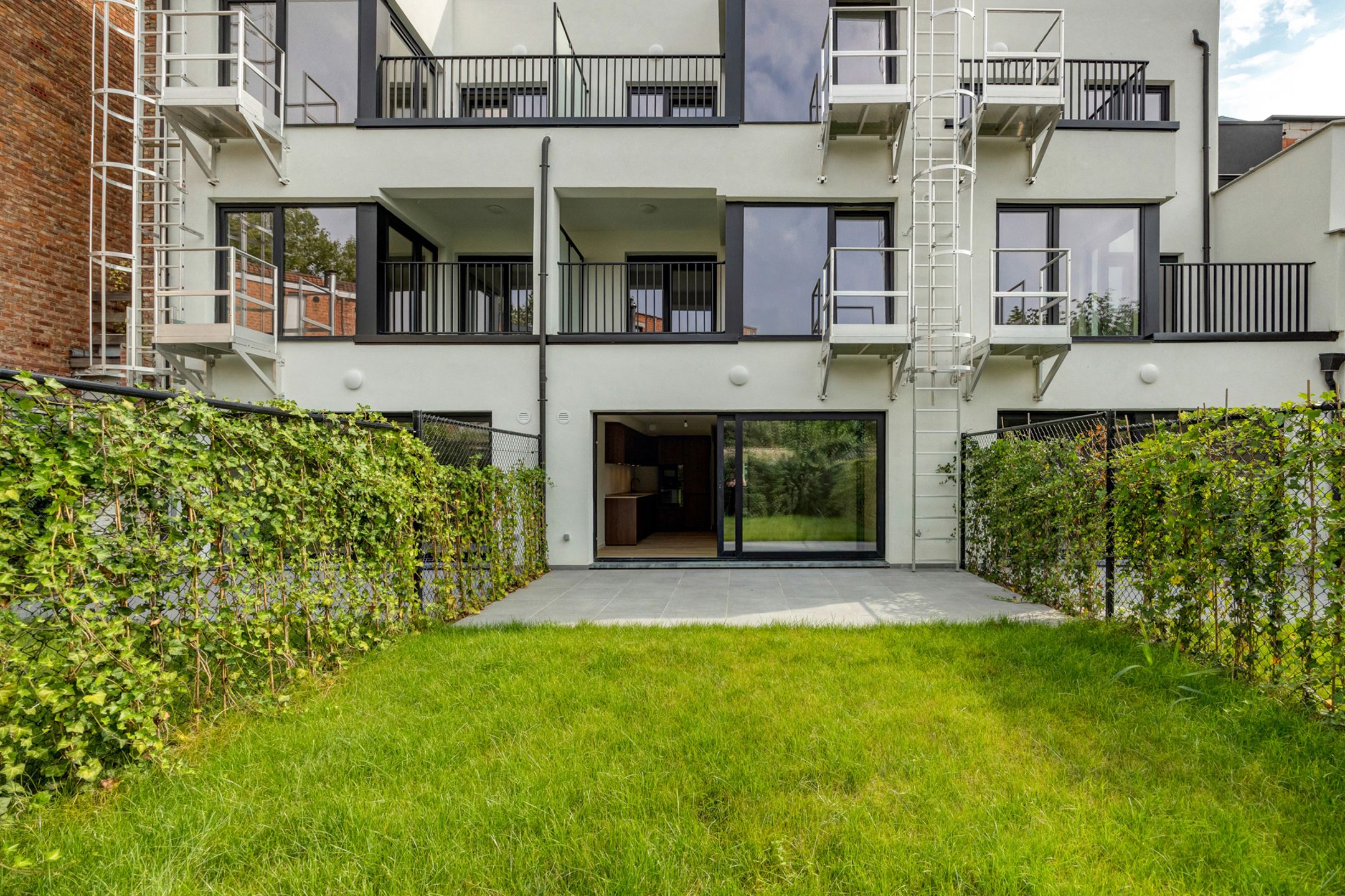 ANTWERPEN-BERCHEM - Eenkamerappartement met zuidgerichte tuin foto {{pictureIndex}}