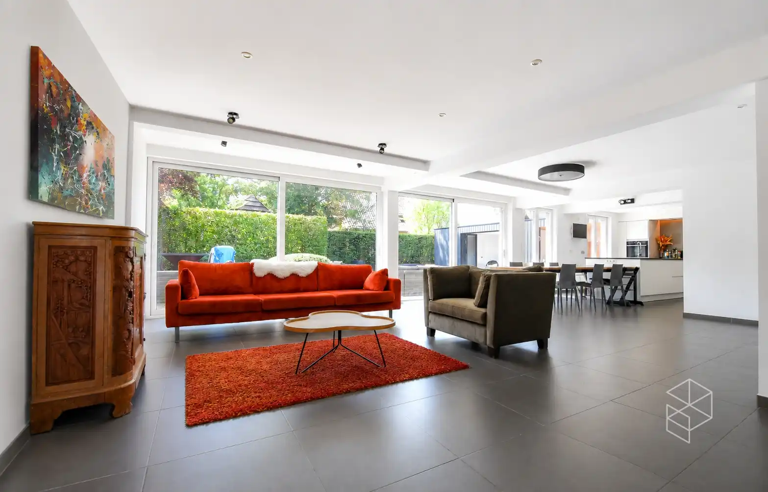 GROTE (254m²) instapklare gezinswoning met 4 slaapkamers, zwembad en poolhouse foto 7