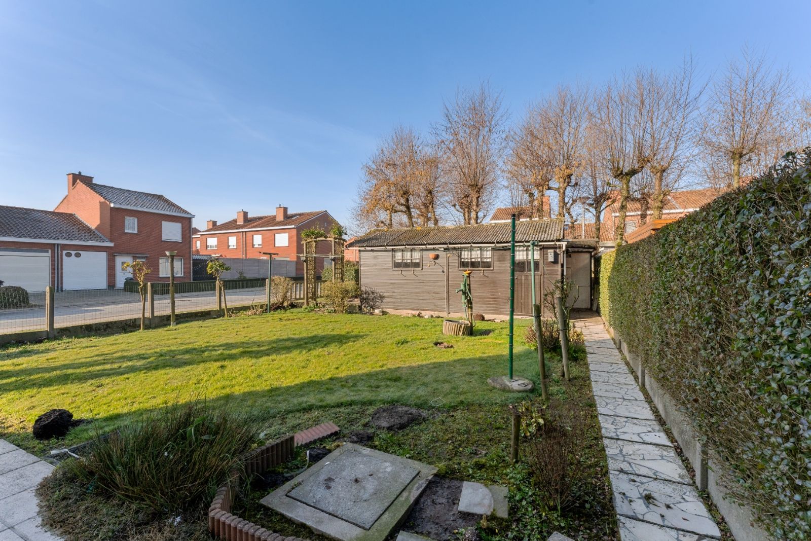 Instapklare gezinswoning met tuin in het hart van Ardooie! foto 14