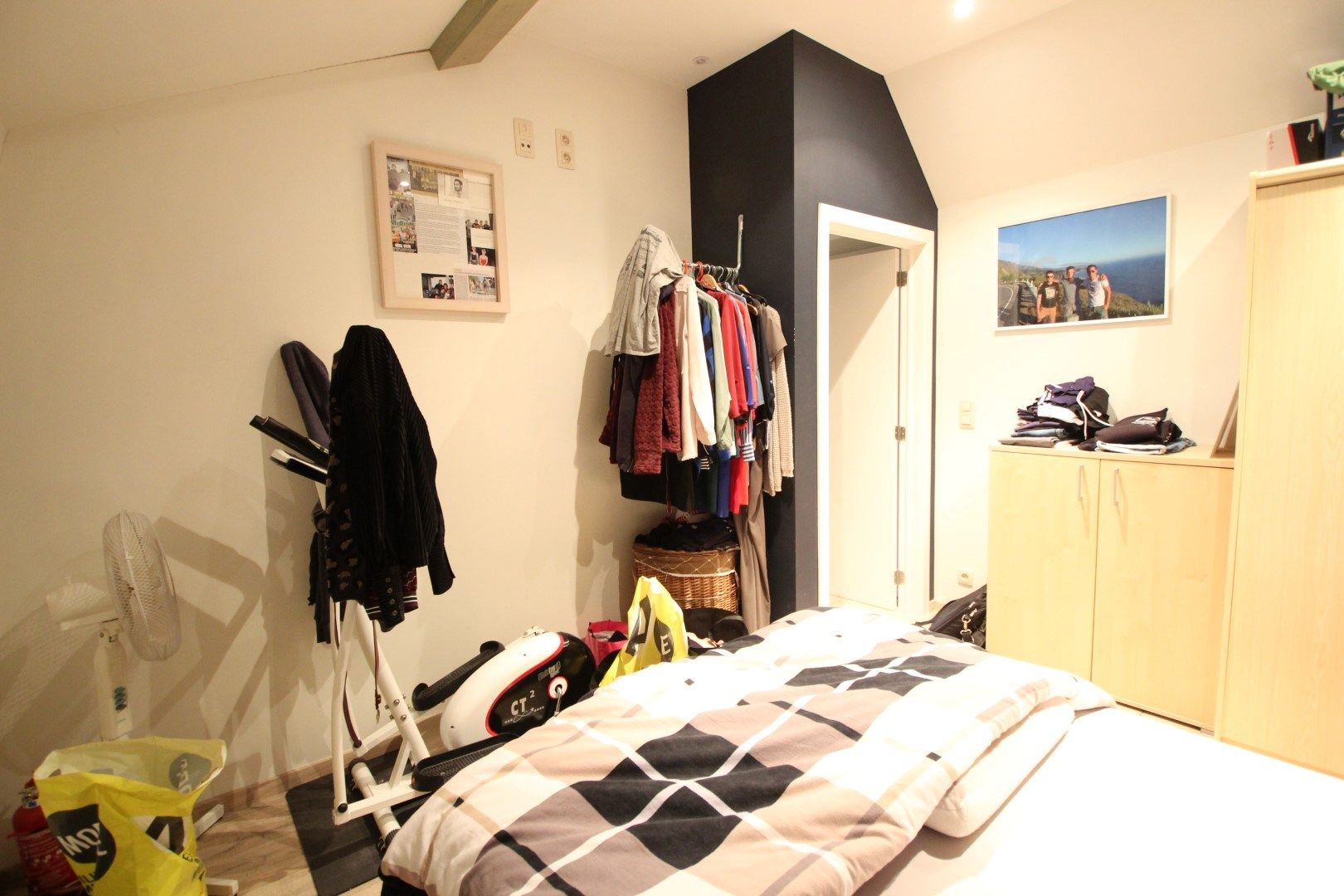 OPBRENGSTEIGENDOM BESTAANDE UIT HANDELSGELIJKVLOERS EN 2 APPARTEMENTEN foto 12