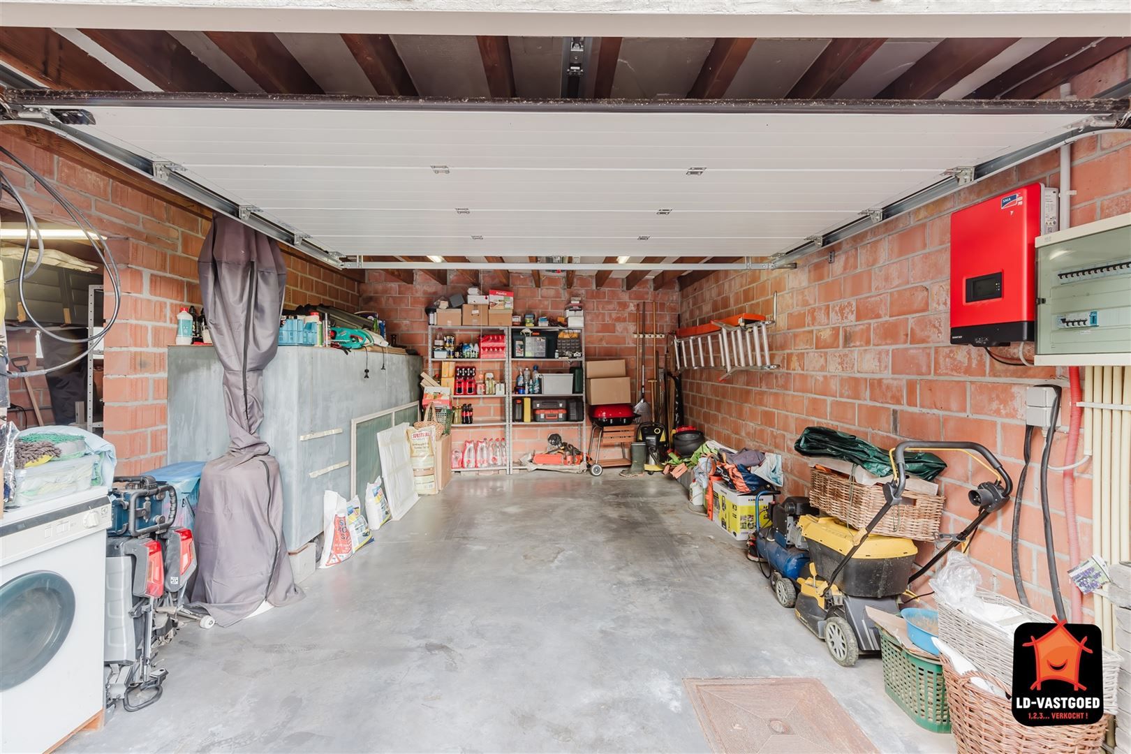 Goed gelegen woning met aparte garage foto 9