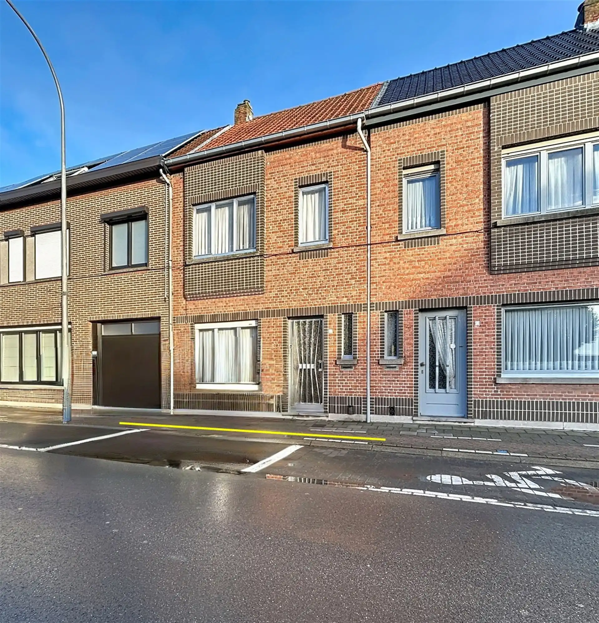 Hoofdfoto van de publicatie:  gezinswoning met 3 slaapkamers en garage op terein van 226m²