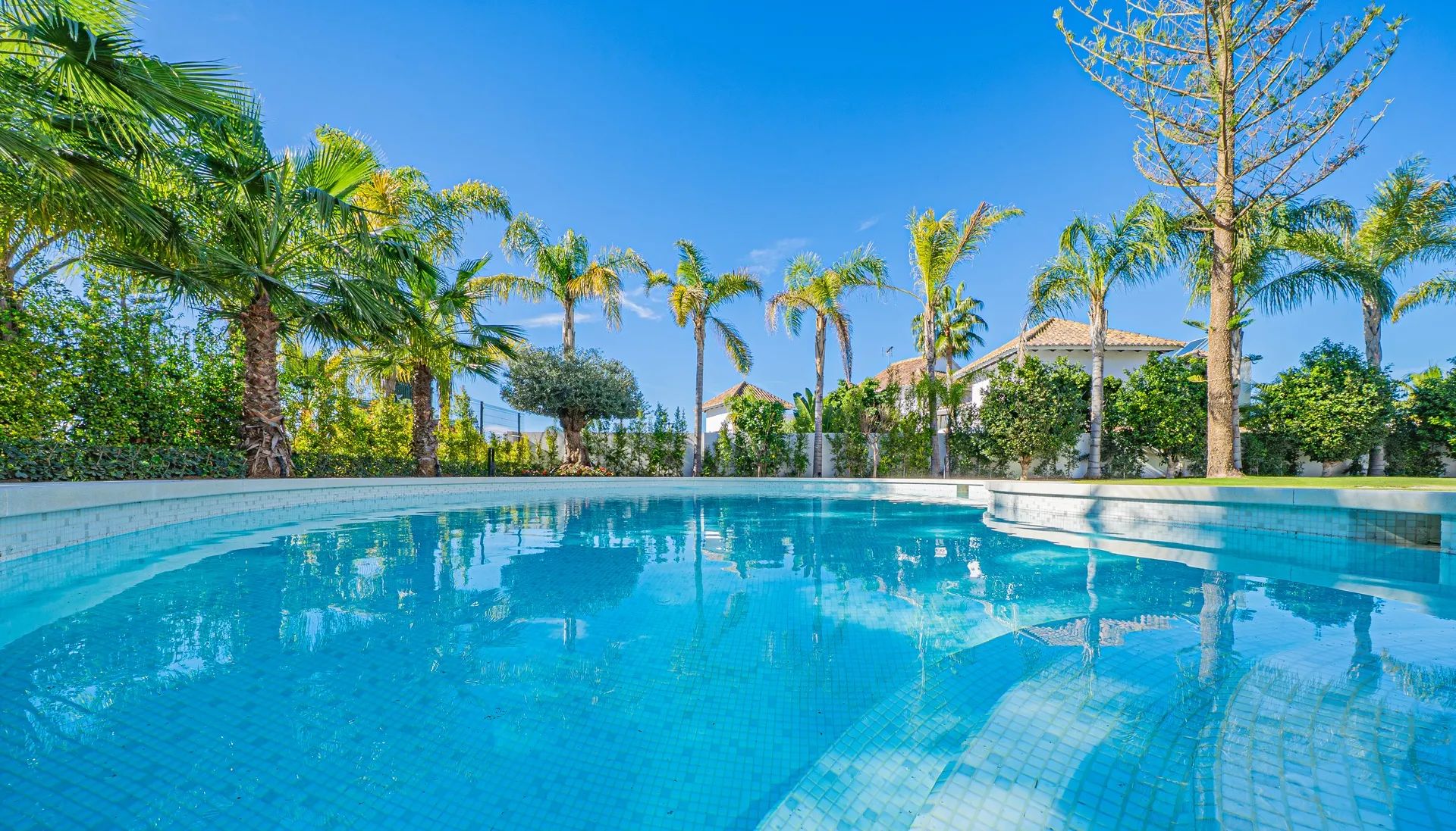 Koninklijk wonen aan de Golden Mile – exclusieve villa’s in het iconische Las Lomas del Marbella Club foto 43