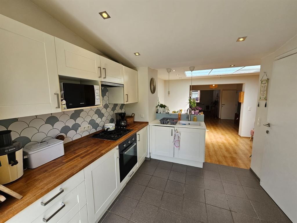 prachtig gerenoveerde en bemeubelde woning foto 9