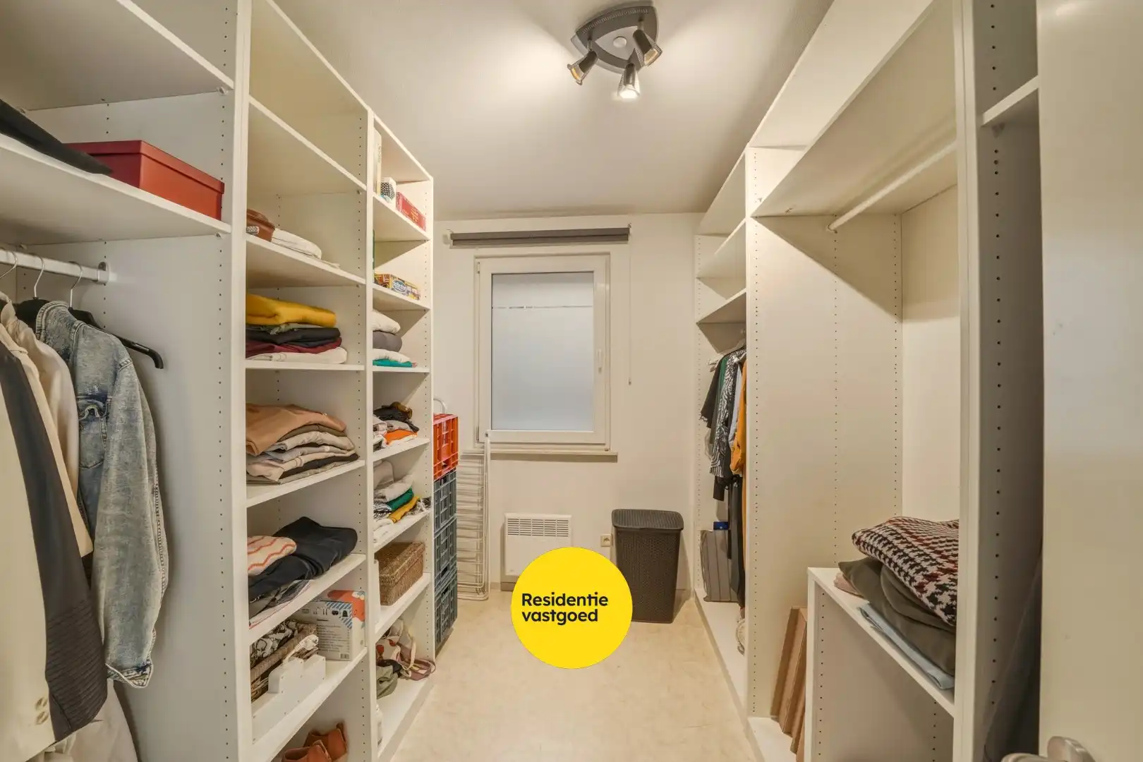 Instapklaar 3- slaapkamerappartement op toplocatie aan het strand! foto 16