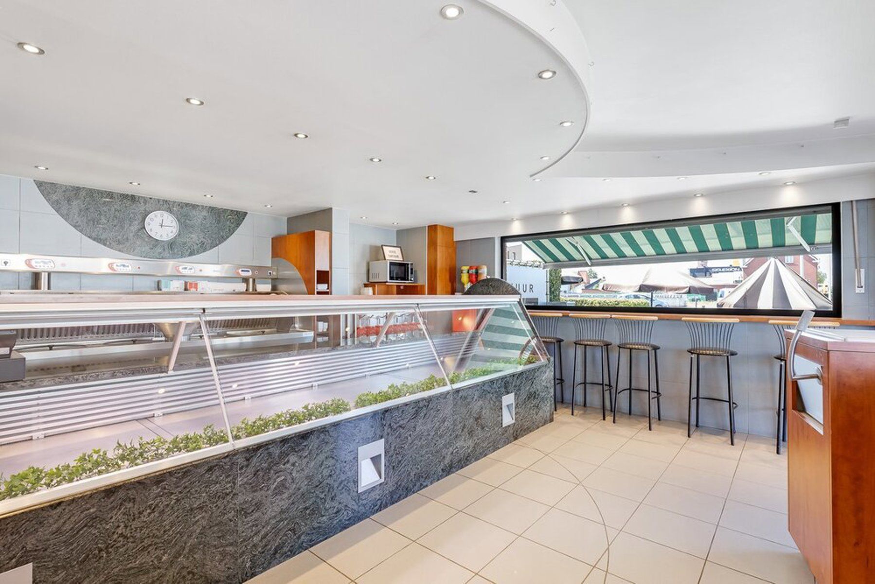 Handelspand met bouwgrond, duplex en parking te koop foto 4
