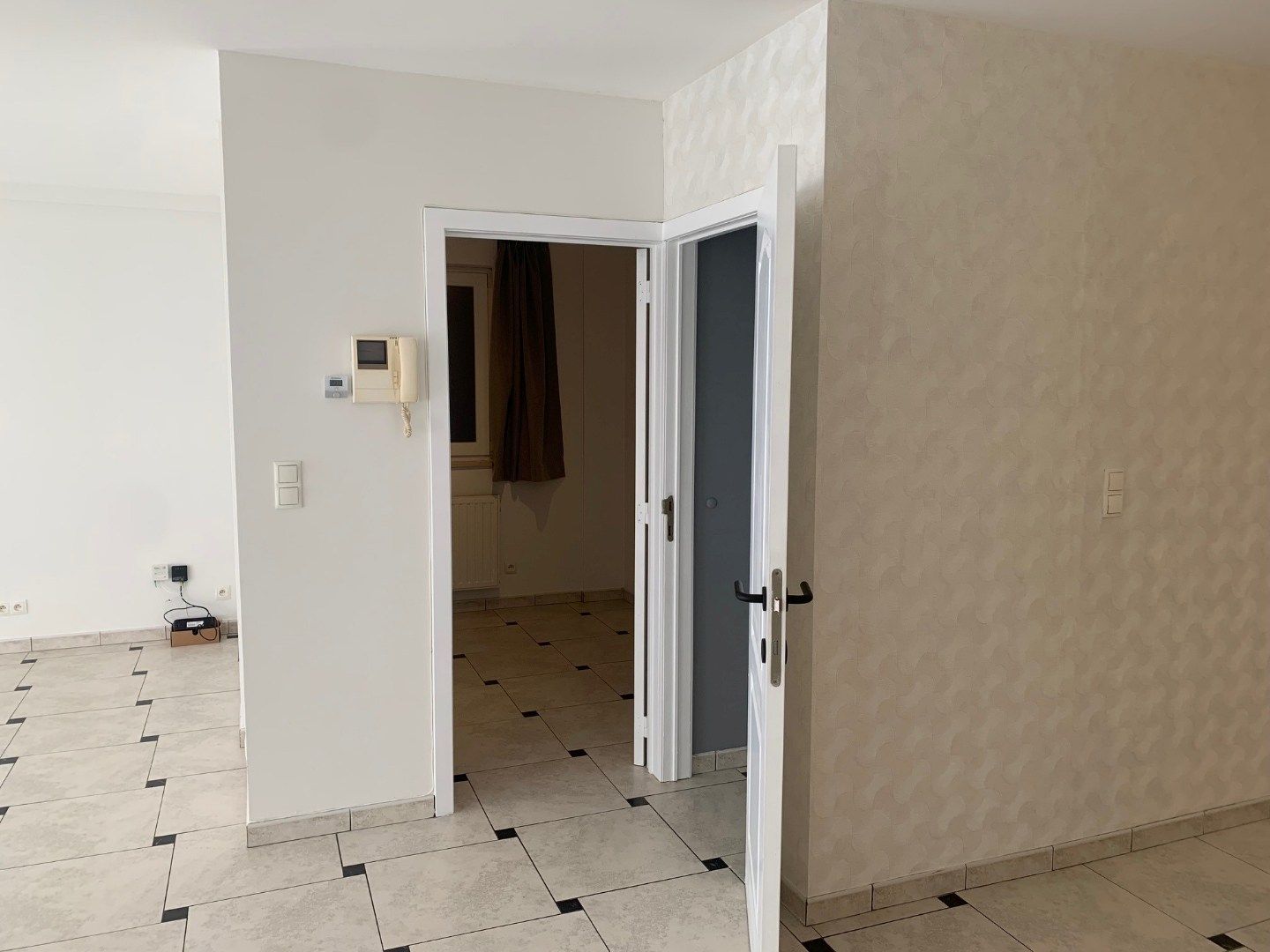 Opgefrist knap appartement op het gelijkvloers, eventueel met garagebox foto 6