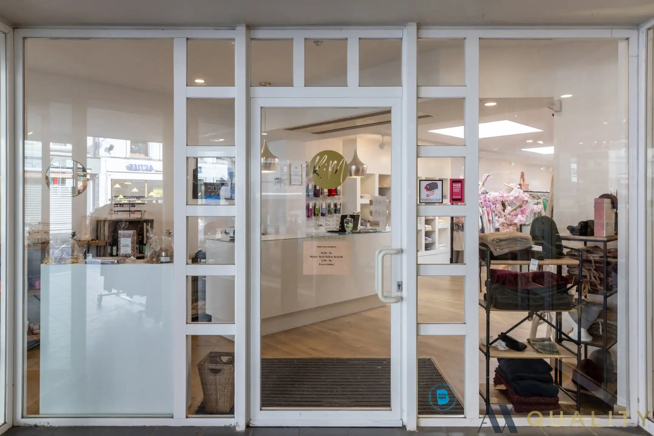 Handelspand met stockageruimte gelegen in het centrum van Bornem foto 3