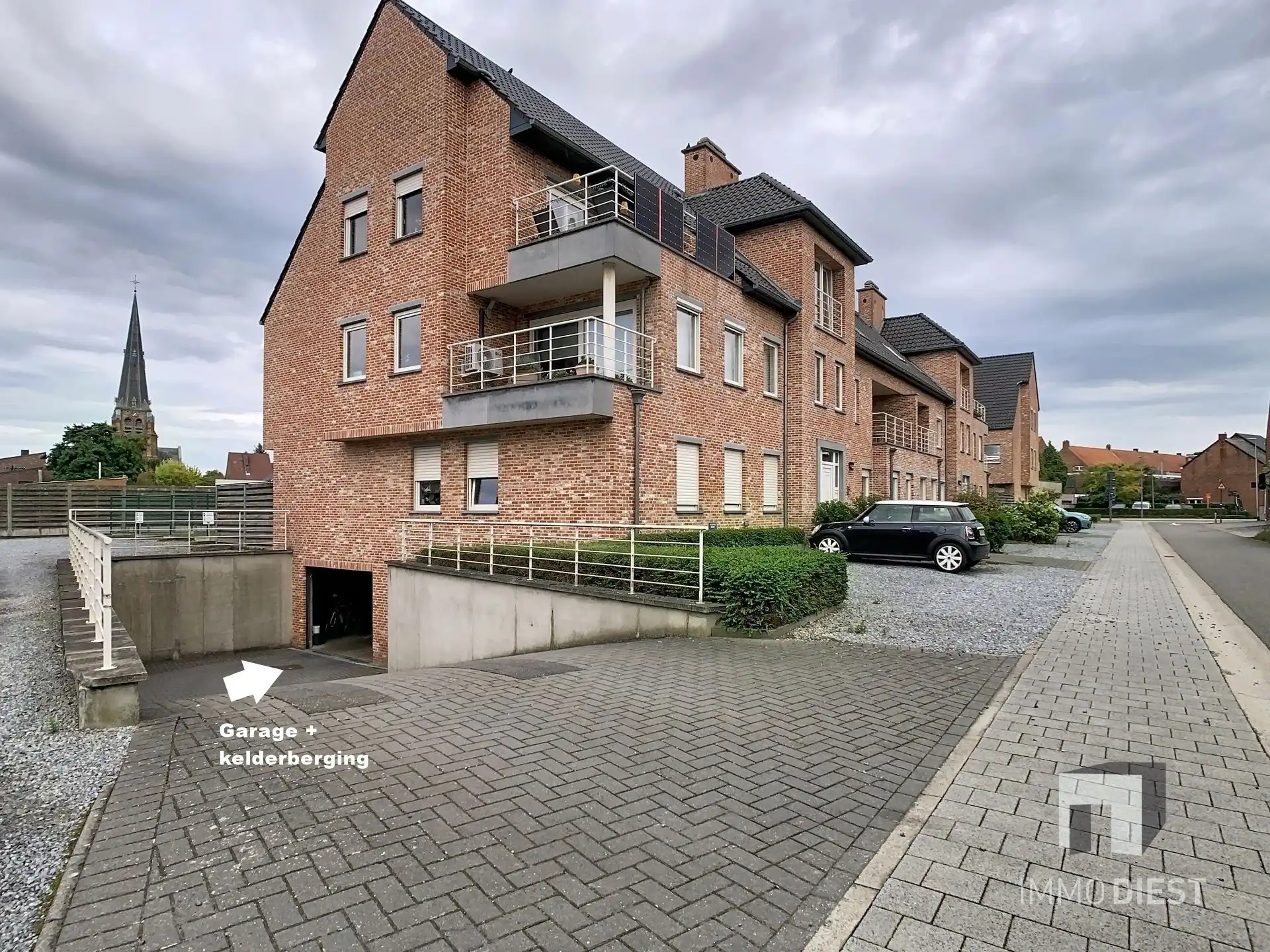 Gelijkvloers app - 2 slpk - tuin - garage - berging foto 17