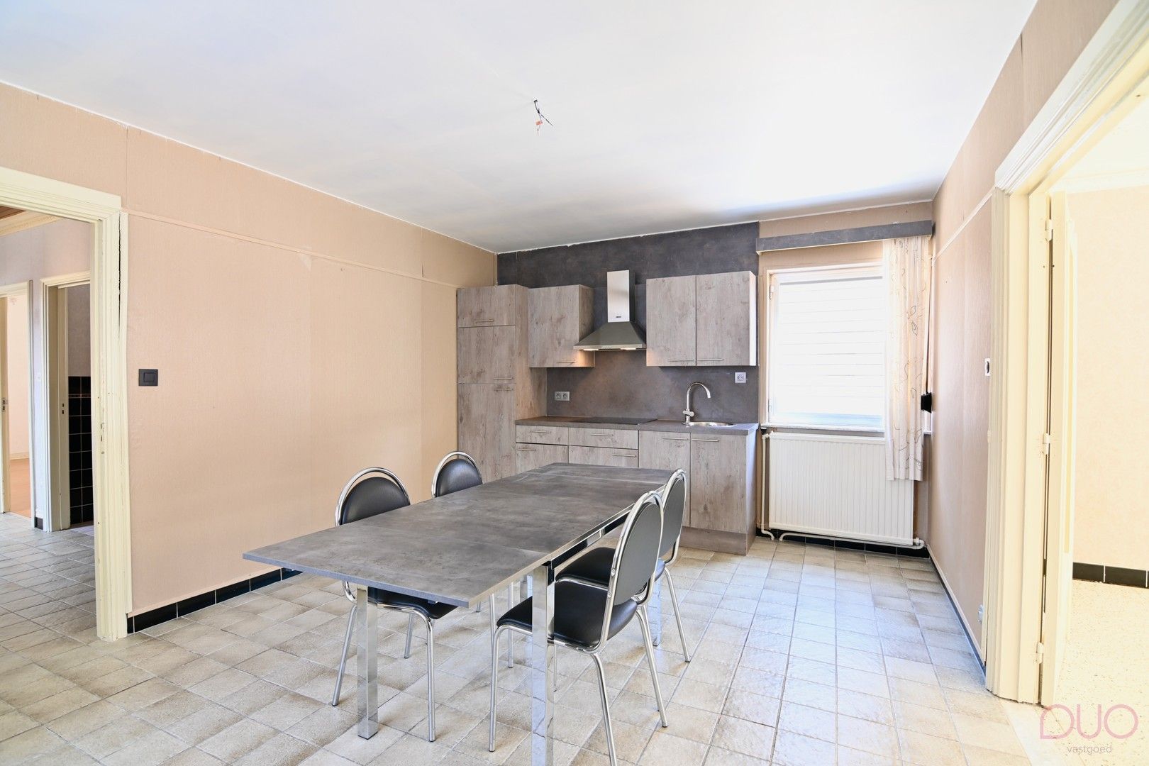 Bel-etage woning met twee slaapkamers en onderliggende garage van ca. 100m2 foto 4