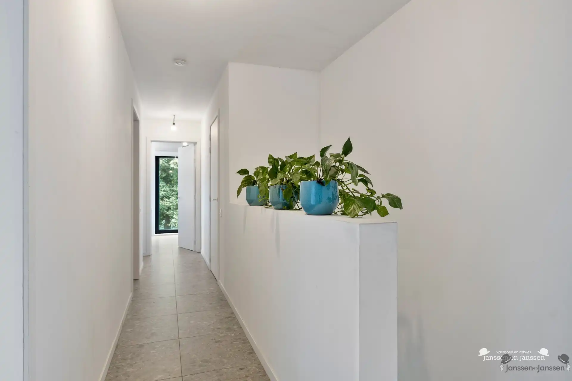 Moderne halfopen bebouwing uit 2024 met hoogwaardige afwerking foto 13