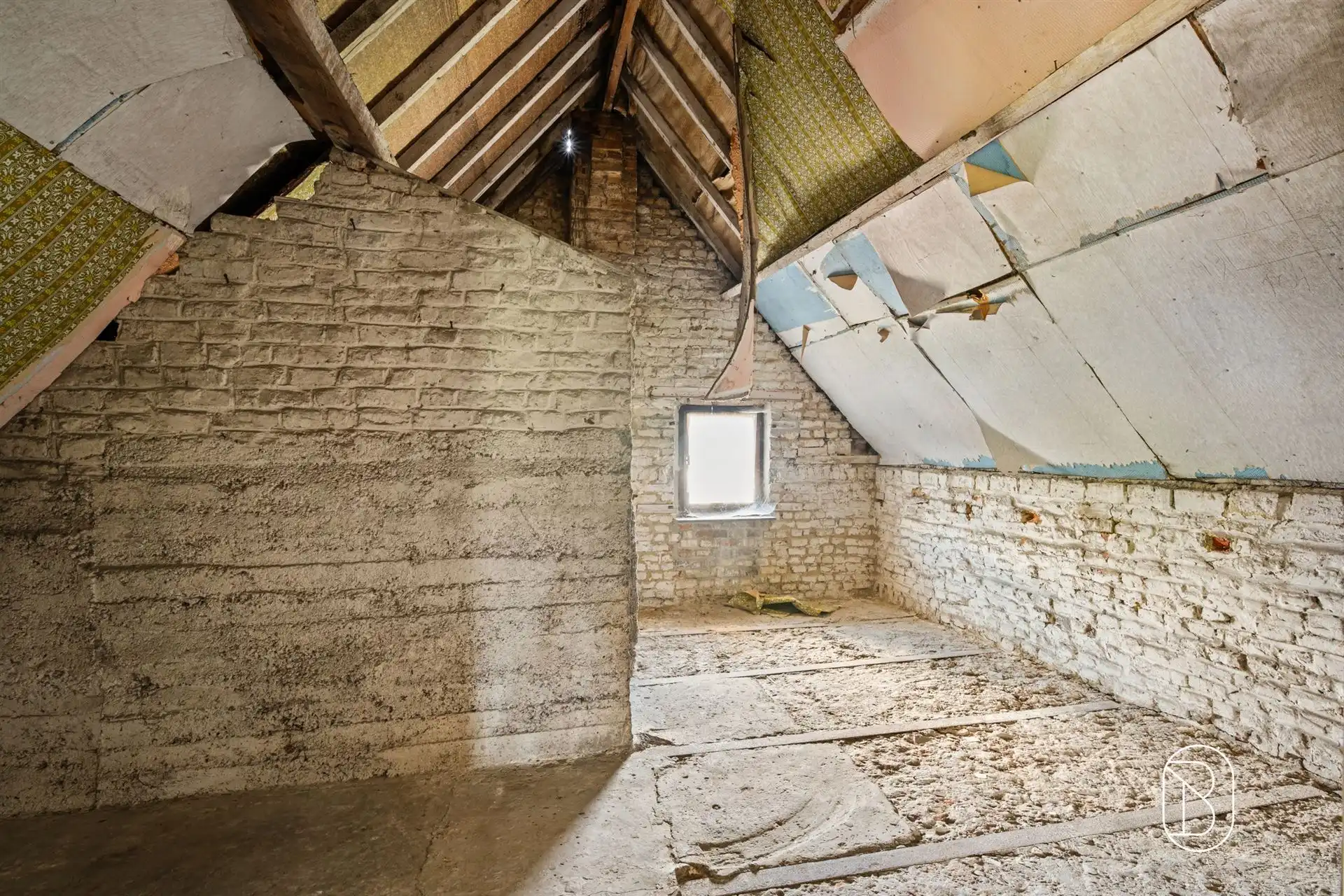 Volledig te renoveren woning, veel potentieel! foto 39