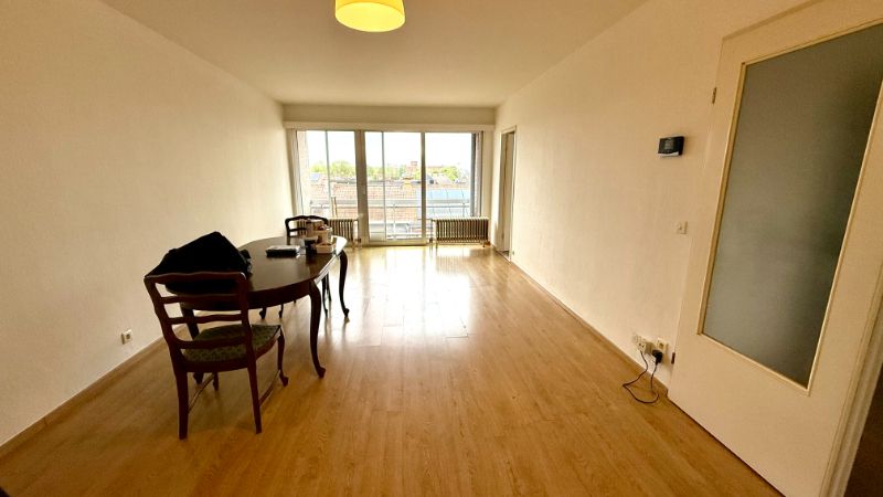 Ruim, centraal gelegen appartement met 2 slaapkamers en terras foto 3