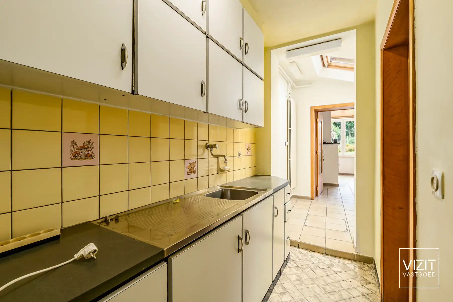 Halfopen woning met tuin en garage foto 13