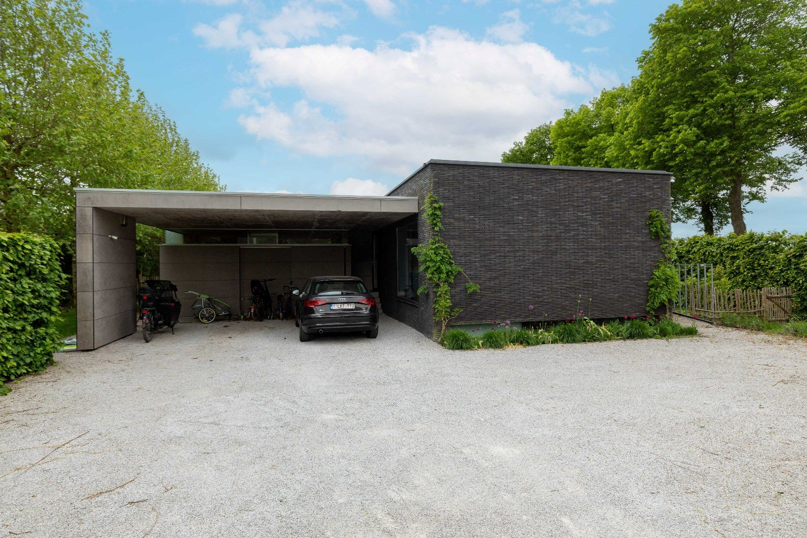 Recente en uitgebouwde villa met vijf kamers en/of praktijkruimte omgeven door het groen tussen Brugge en Oostkamp! foto 26