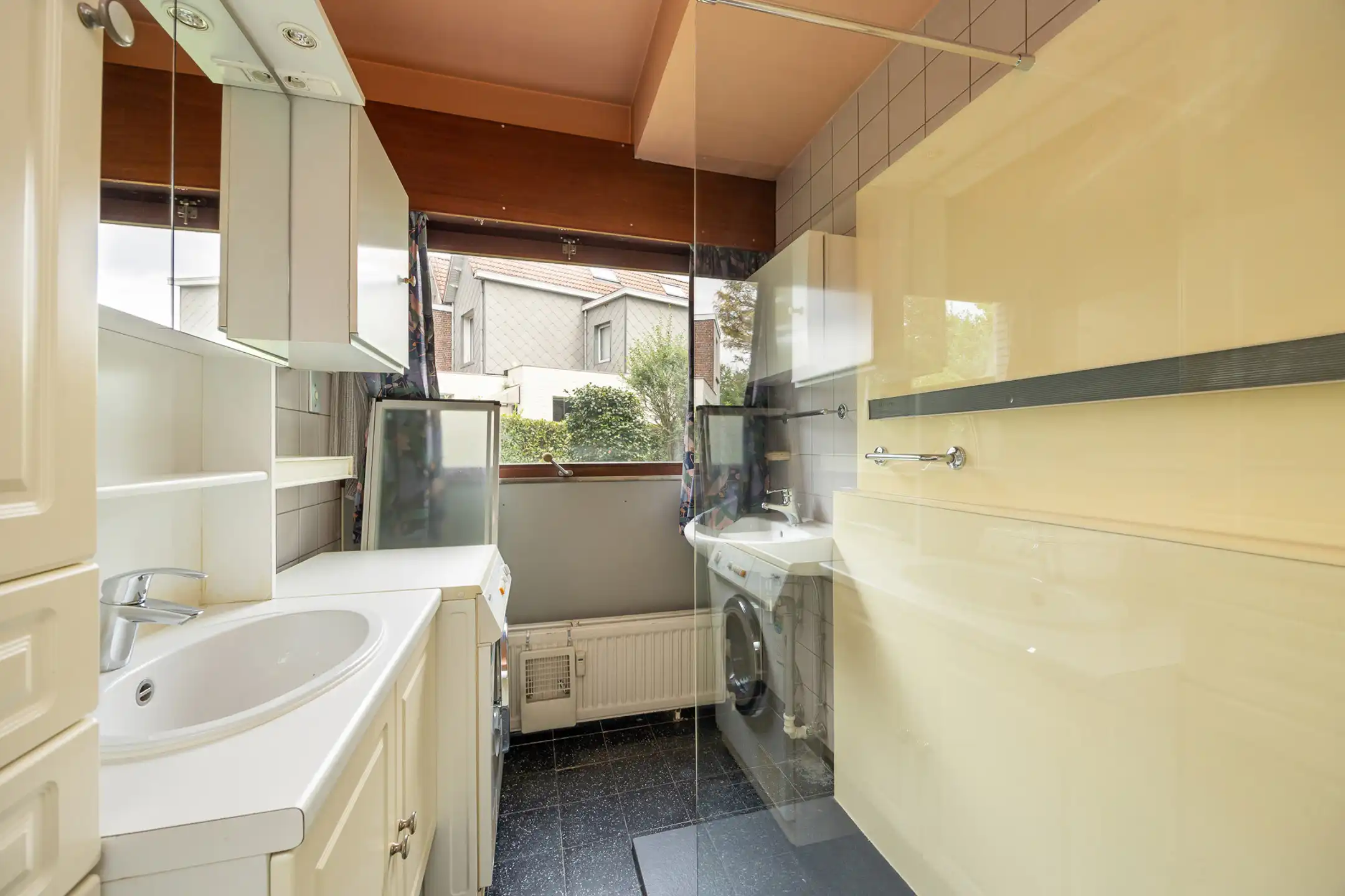 Gelijkvloers appartement met drie slaapkamers en terras foto 13