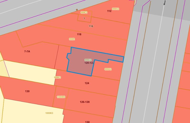 Roeselare-stadskern. Ontdek deze te renoveren woning van 121m2 + 41m2 zolder + kantoor 54m2 , gelegen aan de voornaamste invalsweg van Roeselare. foto 4