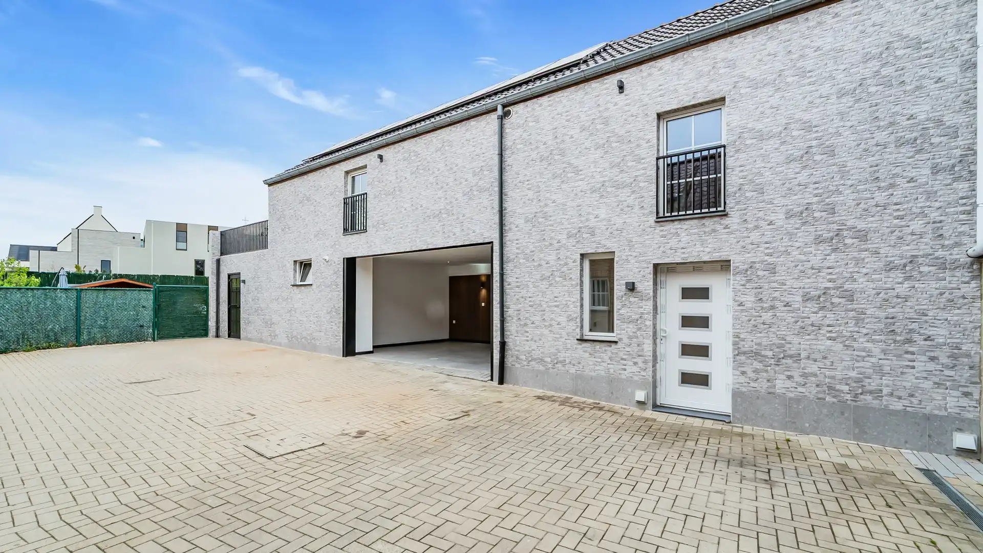 INSTAPKLARE, VOLLEDIG VERNIEUWDE EENGEZINSWONING MET APARTE LEEFUNIT EN PRACHTIG GOED UITZICHT IN HET CHARMANTE GENOELSELDEREN foto 2