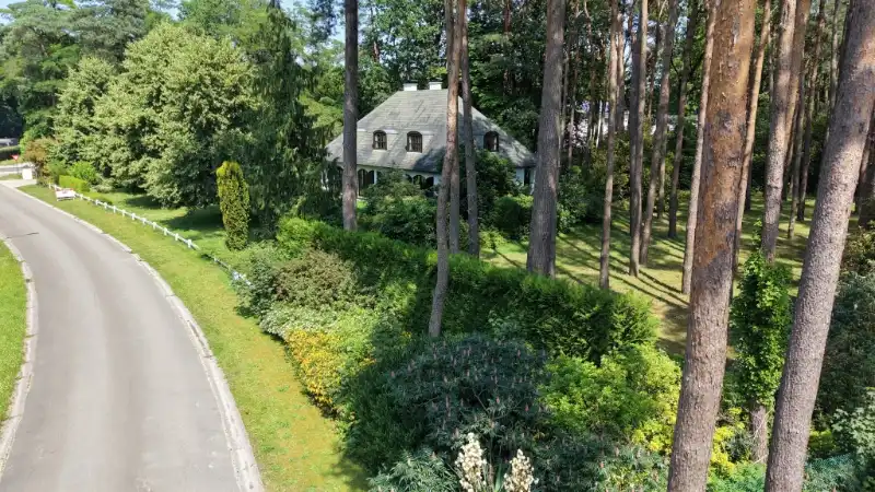 Stijlvolle villa van 275m² op 20 are met bureel, 4 slaapkamers, 2 bad-of douchekamers, dubbele garage foto 30