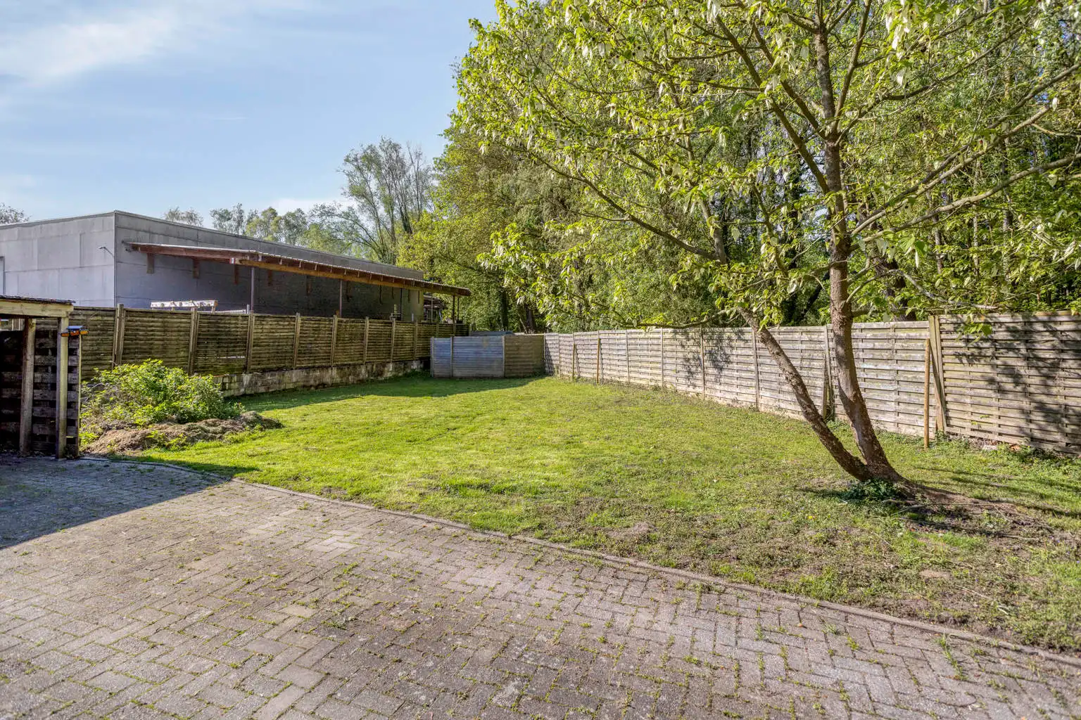 RUIME WONING MET TUIN IN BOUTERSEM foto 26