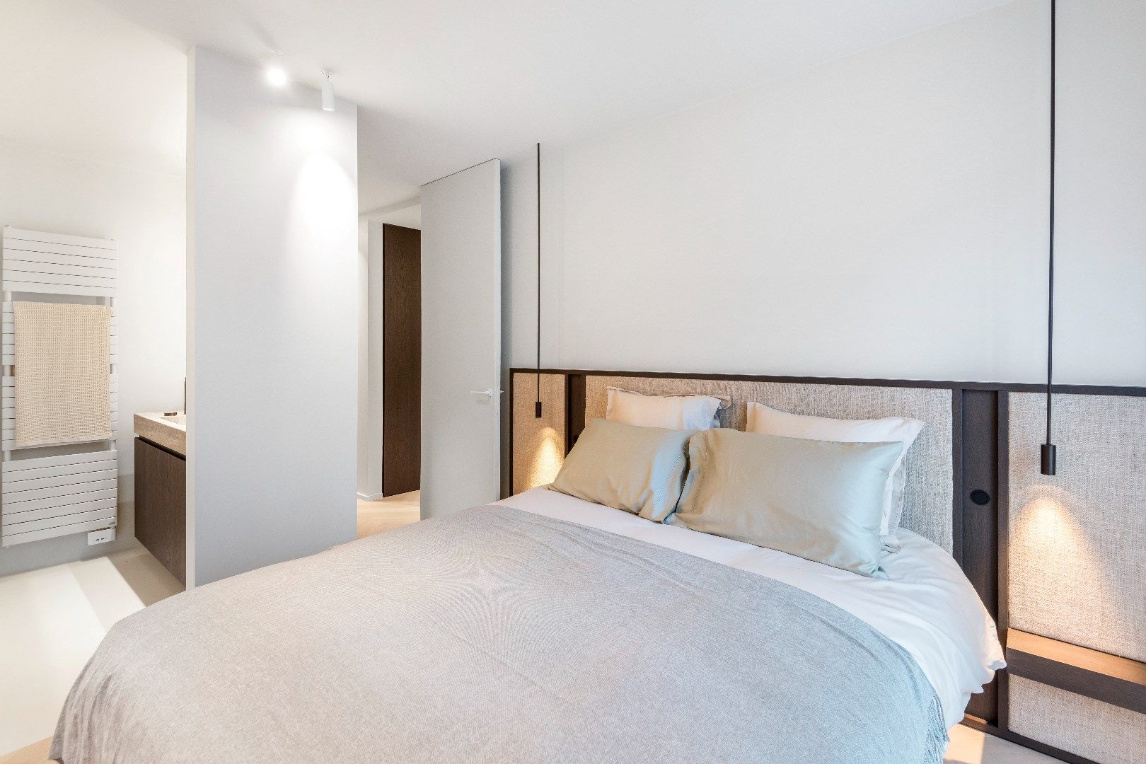 Hoogstaand afgewerkt appartement  met open zicht gelegen vlakbij de Dumortierlaan en op een steenworp van de Zeedijk.   foto 8