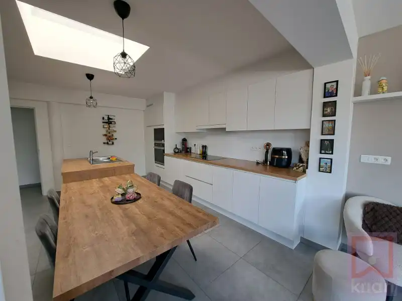 Instapklaar, 2-slpk appartement met terras en carport in het centrum van Geel foto 6