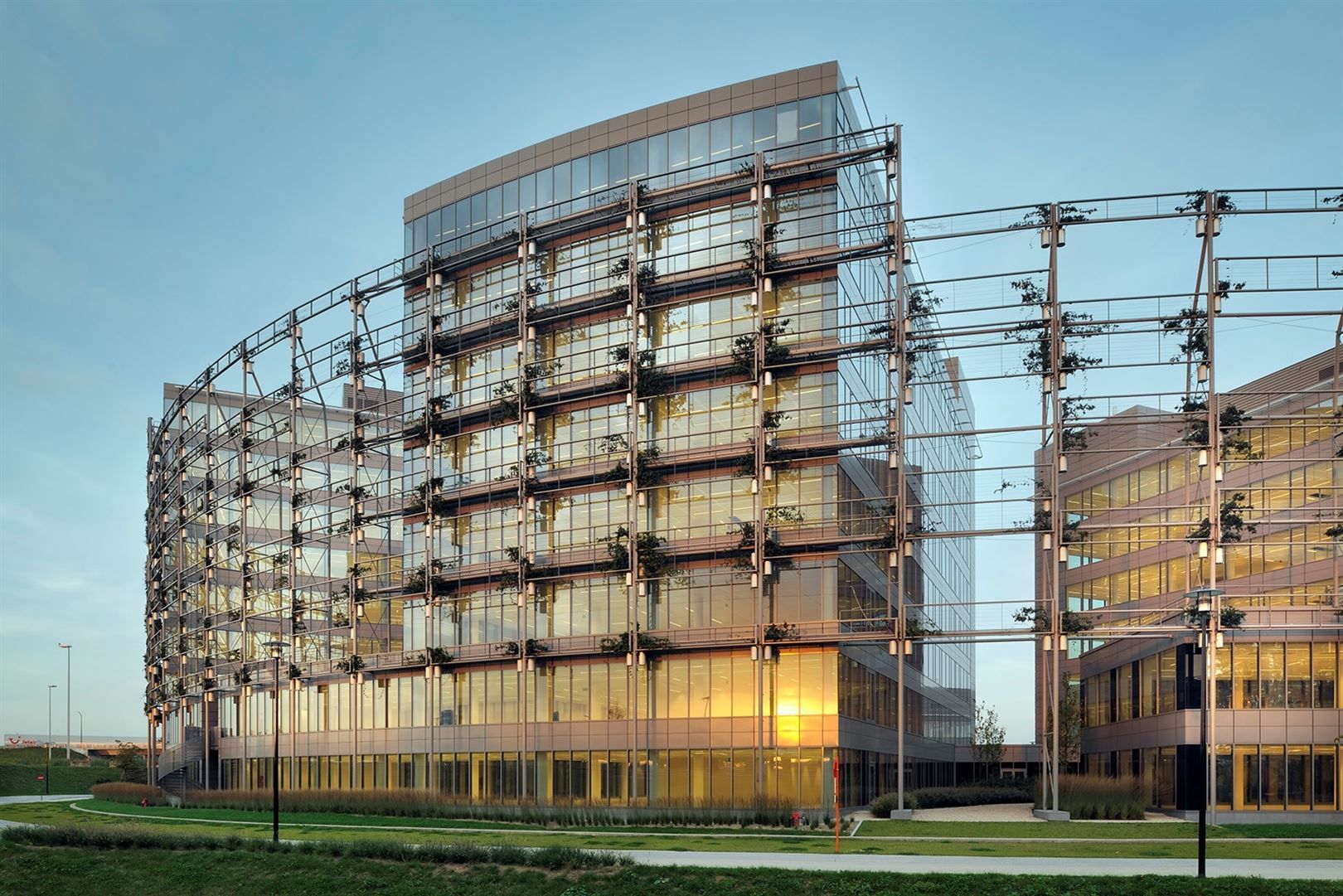 AIRPORT PLAZA: kantoren te huur vanaf 416m² foto {{pictureIndex}}