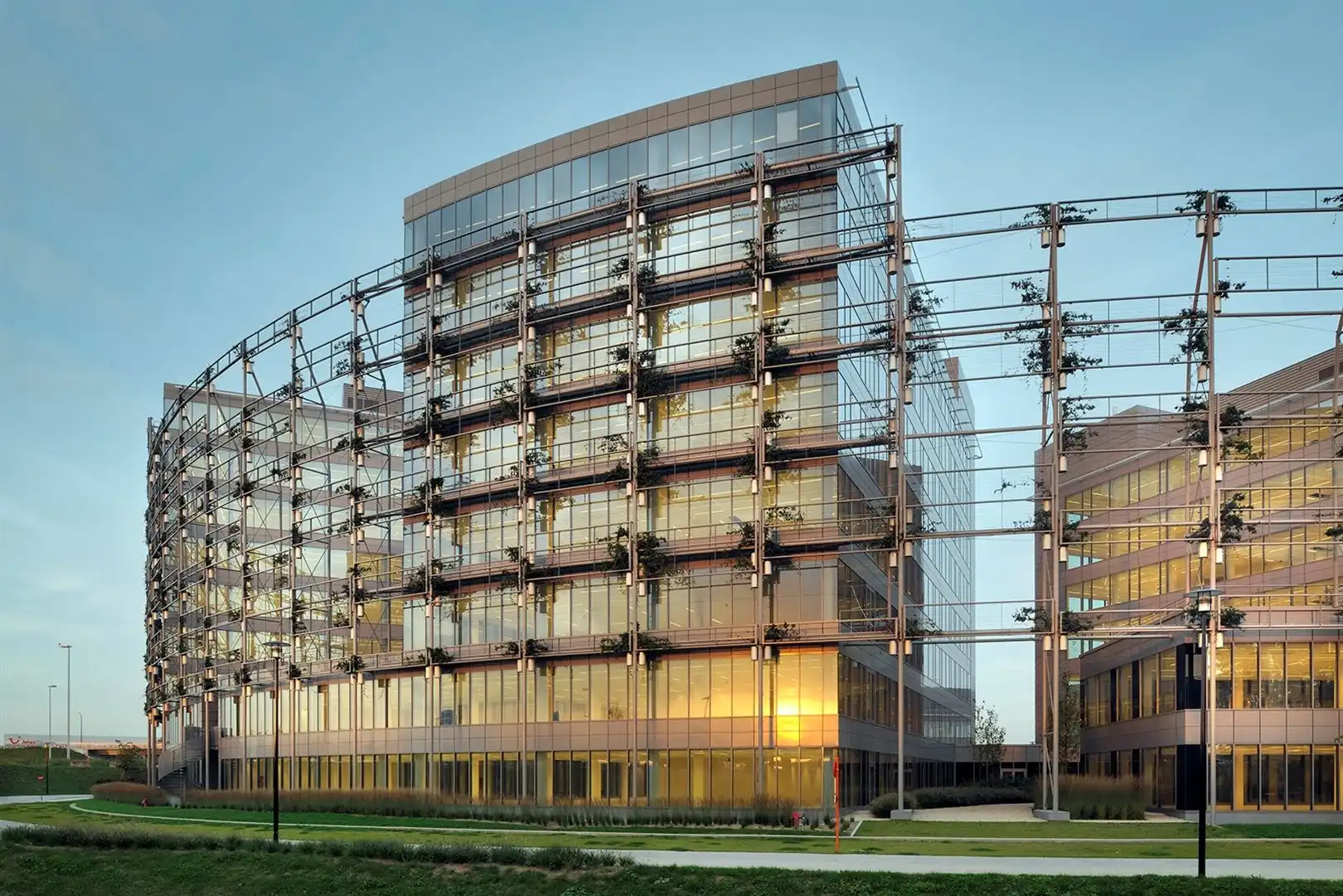 AIRPORT PLAZA: kantoren te huur vanaf 500m² foto {{pictureIndex}}