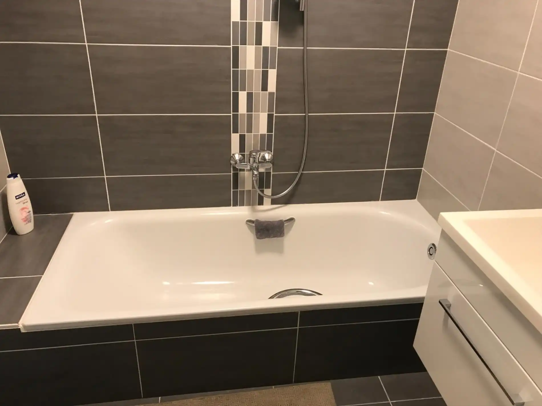 Lichtrijk, niet gemeubeld 2-slaapkamerappartement met zicht op jachthaven. foto 5