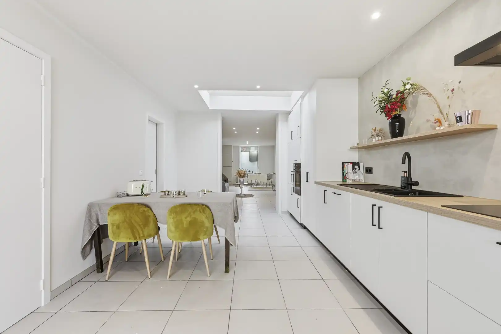 Luxueus gerenoveerde gezinswoning met uitweg, EPC B en 3 slaapkamers foto 12