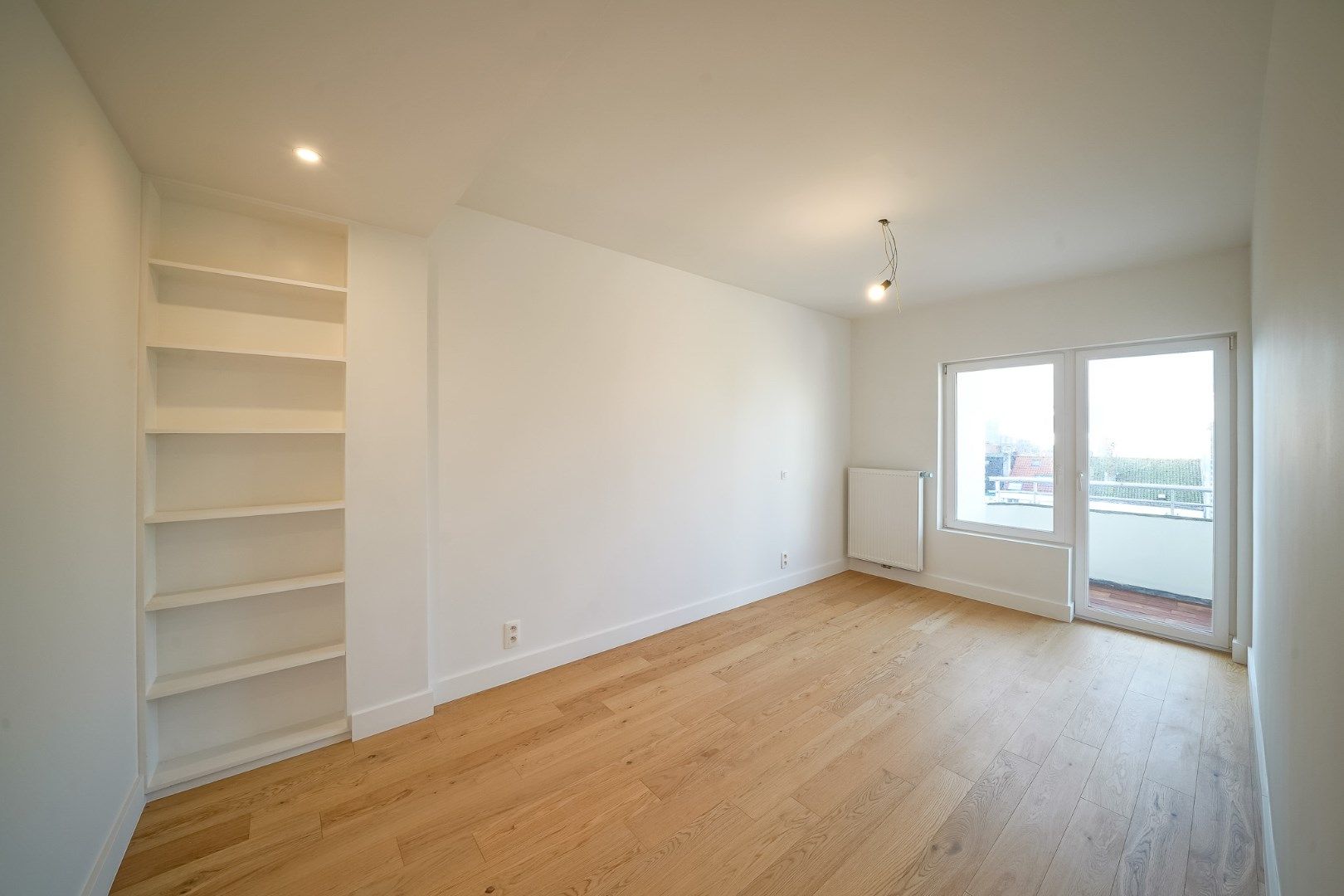 Prachtig vernieuwd 2-slaapkamerappartement centrum Oostende foto 8