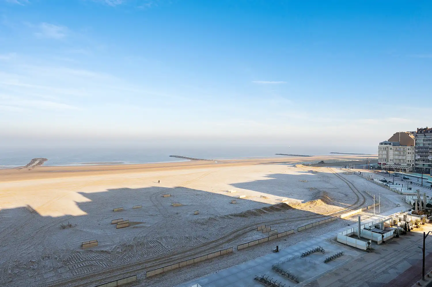 Prachtig vernieuwd 2 slaapkamer appartement aan het Albertstrand foto 3