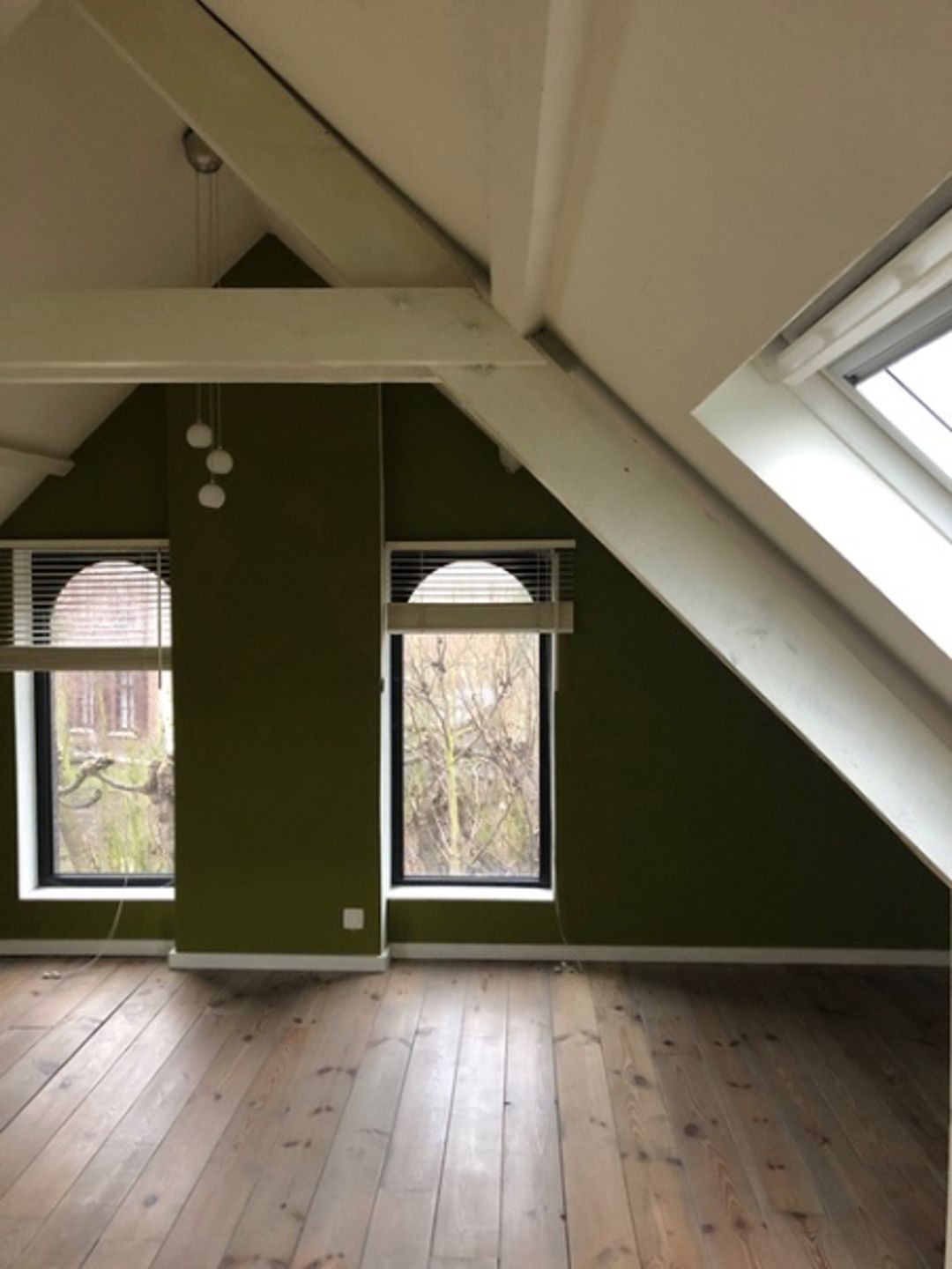 Karaktervol voormalig schoolgebouw met moderne inrichting foto 10