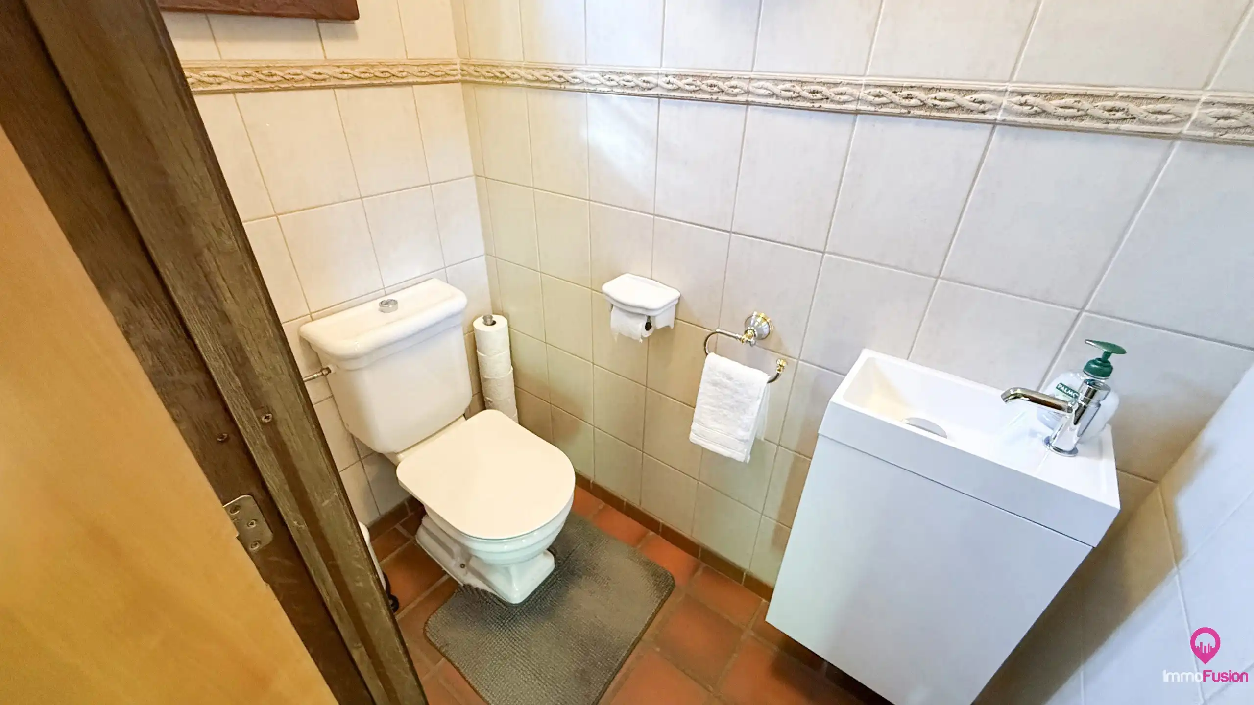 Instapklare gezinswoning met 5slpks, dubbele garage en tuin! foto 22