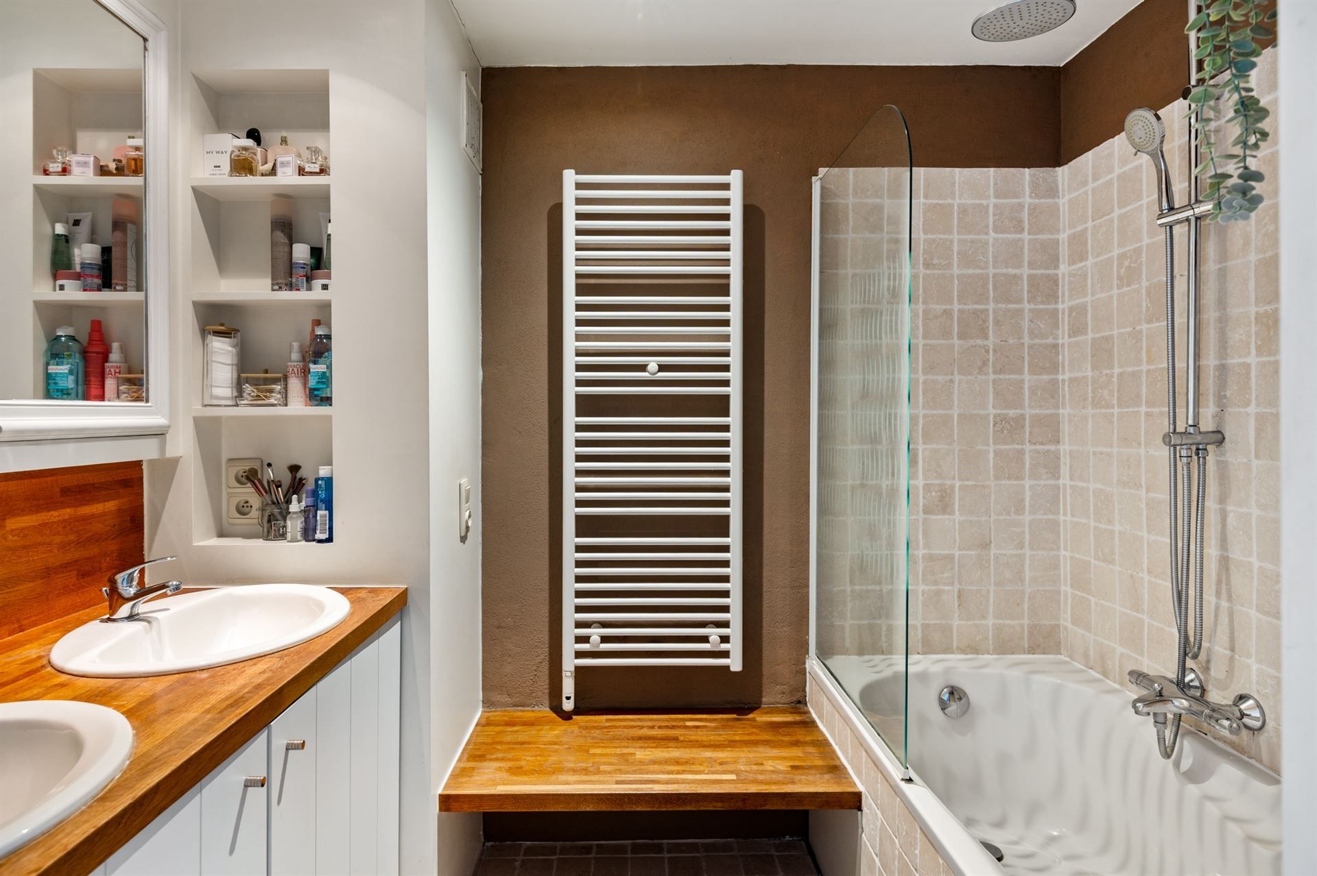 GOED GELEGEN APPARTEMENT IN EEN KLEINE RESIDENTIE VAN 3 APP foto 12