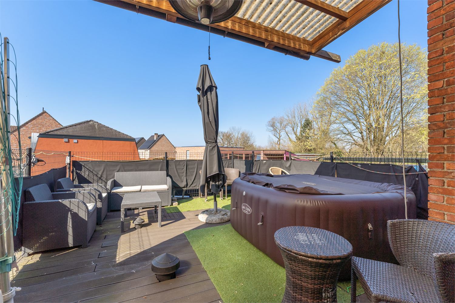 Instapklaar handelspand met woonst op toplocatie – horeca-inboedel inbegrepen! foto 25