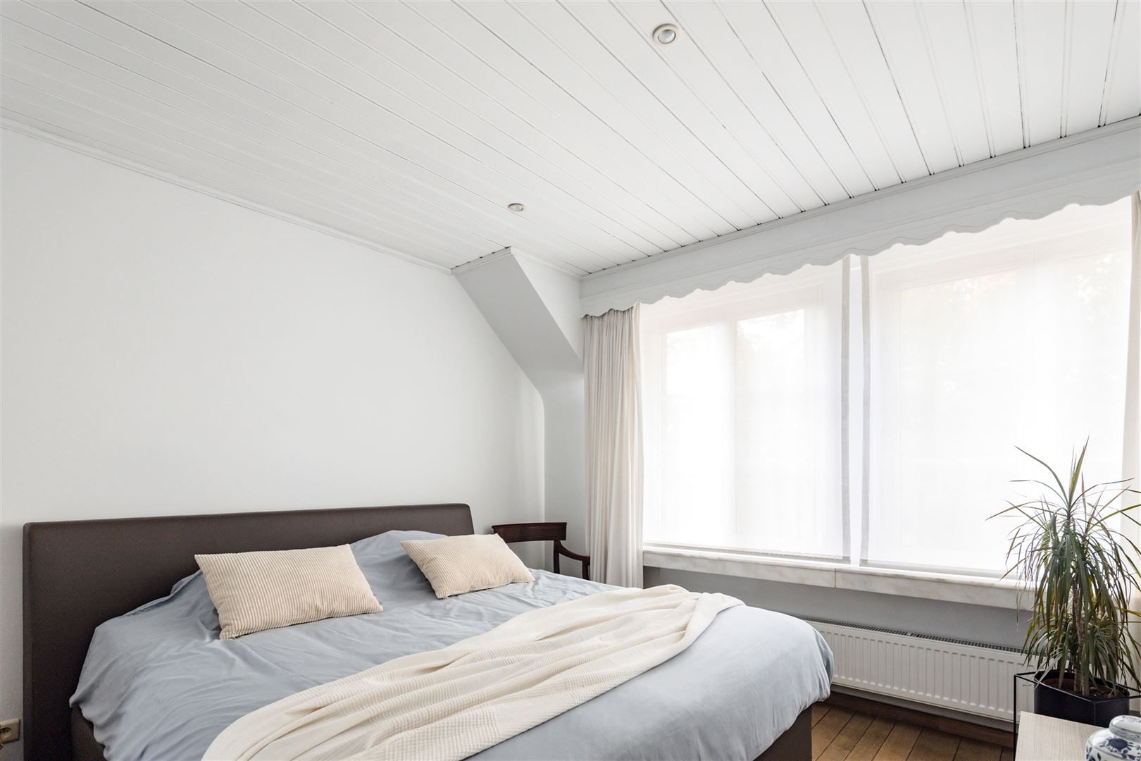 Woning met GIGANTISCHE garage/atelier/opslag en tuin foto 14