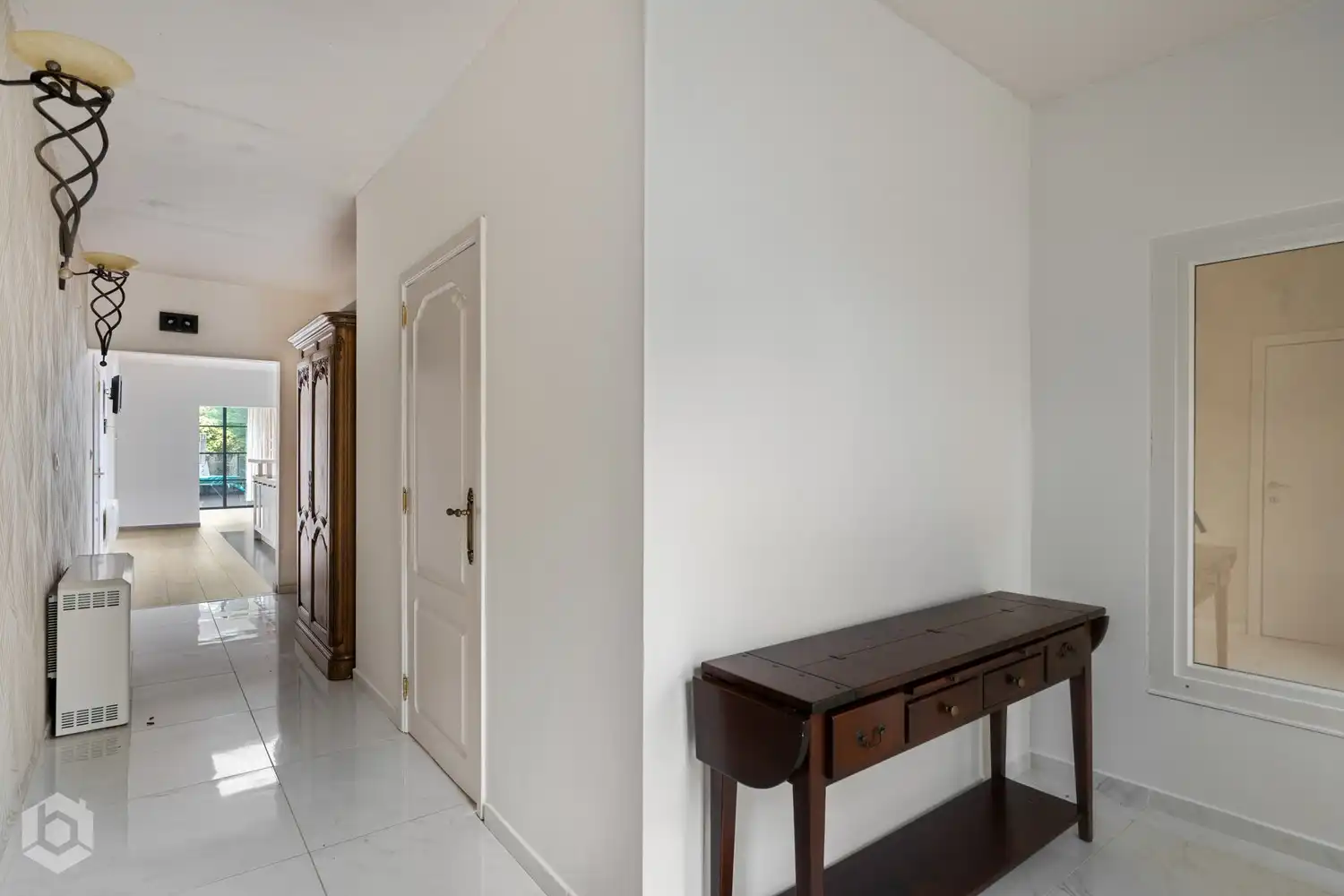Zeer ruime kangoeroe-woning met achterliggend commerciële units met uitbereidingsmogelijkheden (KMO bestemming) foto 3
