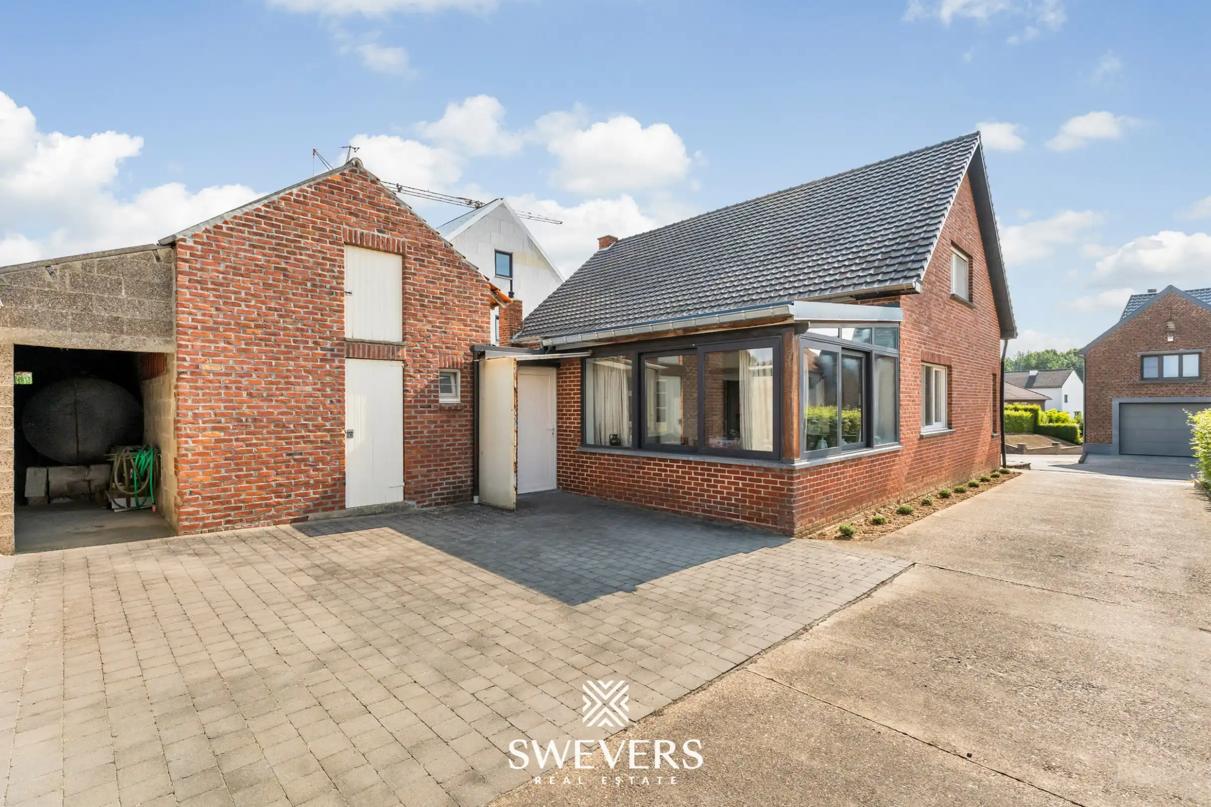 Ruime open bebouwing met 4 slaapkamers, grote garage en zonnig perceel van 15 are 28 ca foto 19
