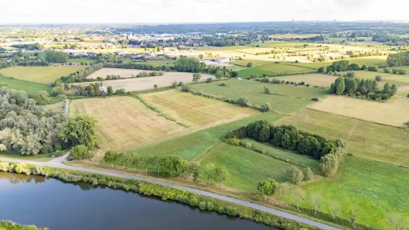 Landbouwgrond 54395 m² - vrij van pacht eind 2027 !!! foto {{pictureIndex}}