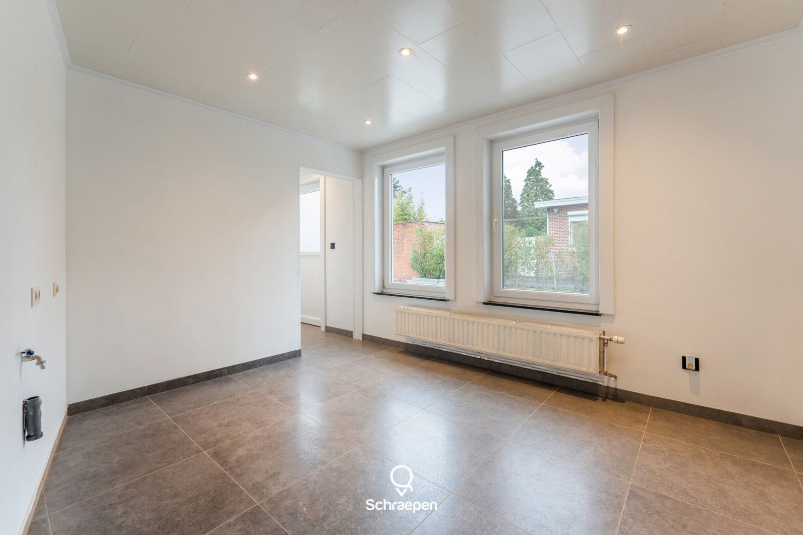 Karaktervolle woning met 2 slpks op een perceel van circa 8,5 are te Genk! foto 9