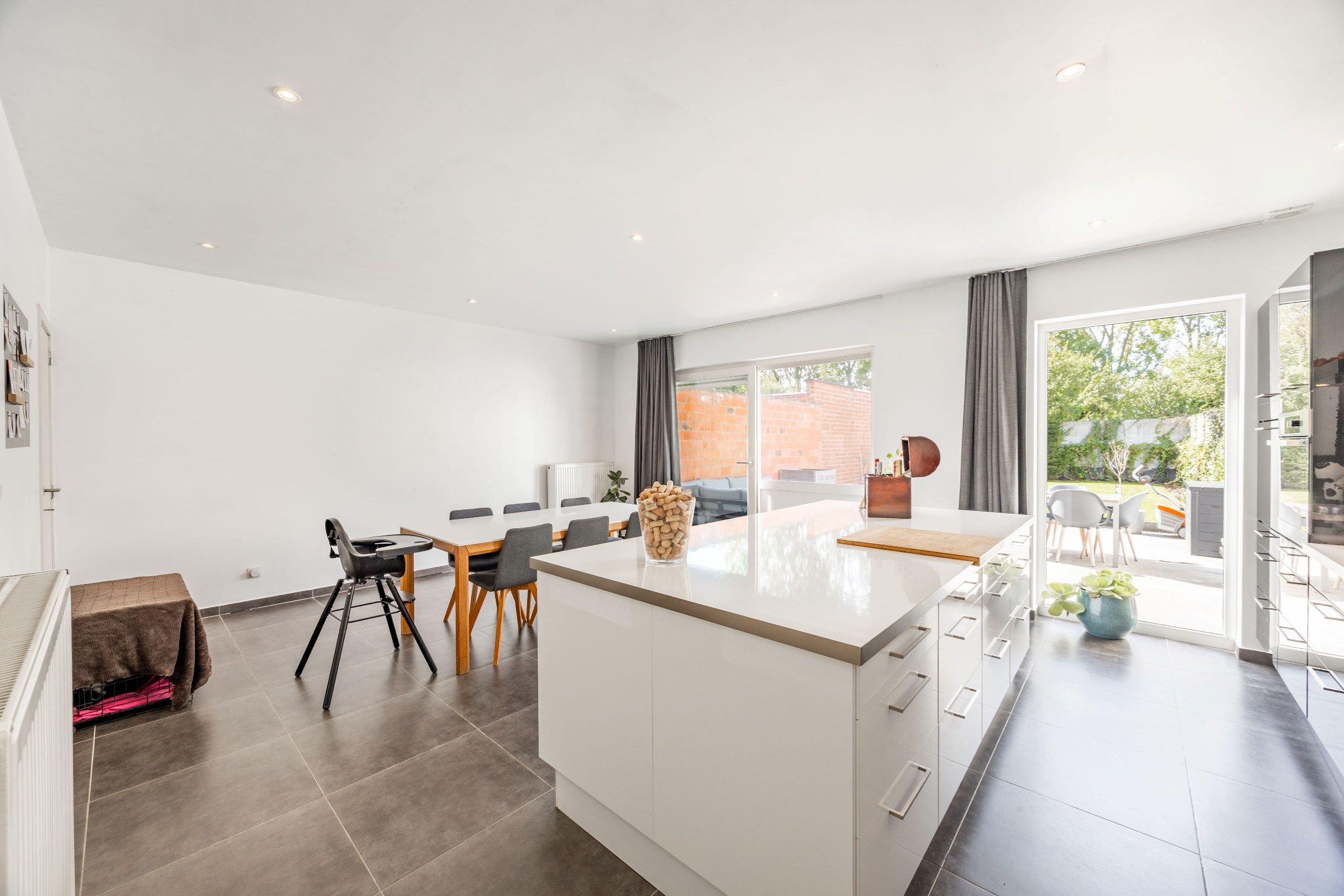 INSTAPKLARE GEZINSWONING MET GARAGE  foto 3