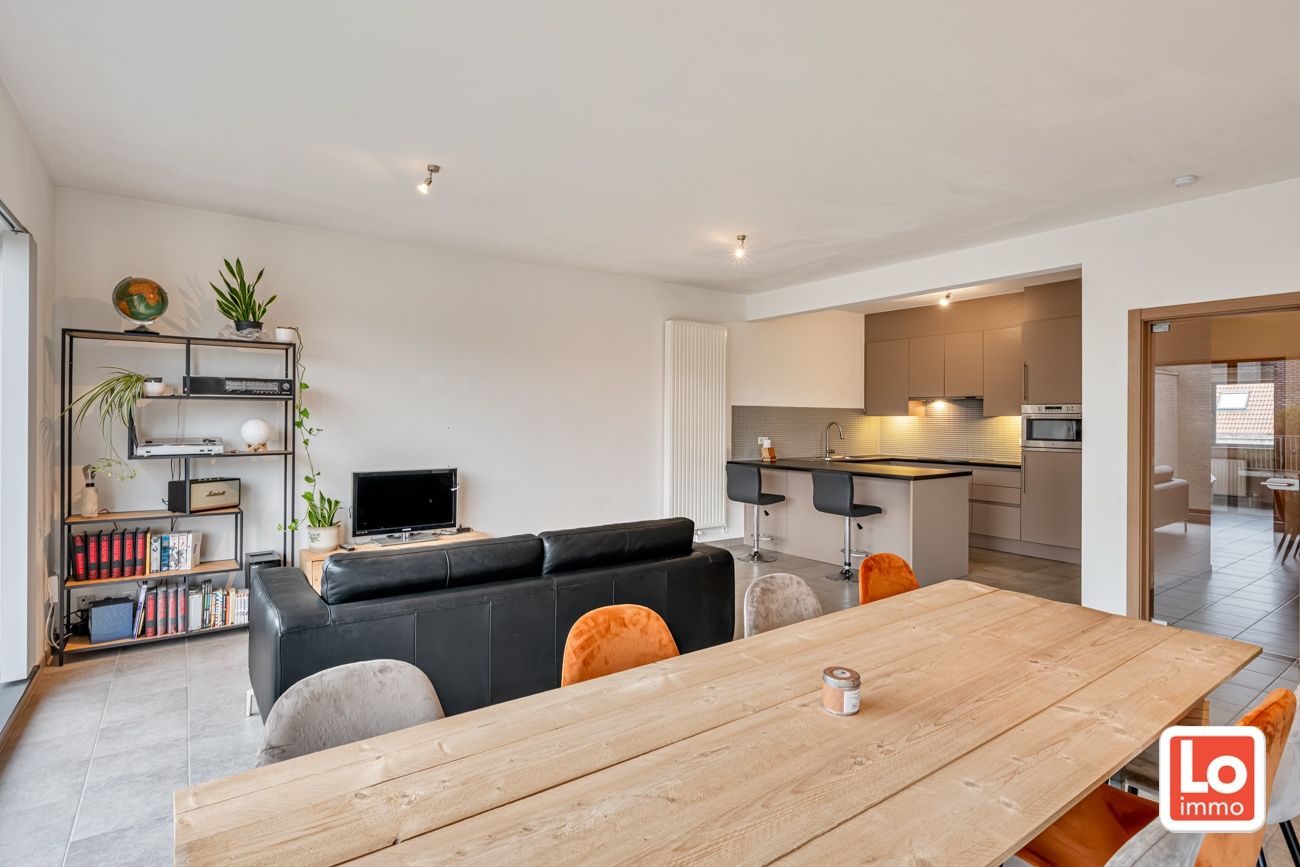 Ruim instap klaar appartement met ondergrondse autostaanplaats op een toplocatie vlakbij het centrum van Lokeren! foto 4