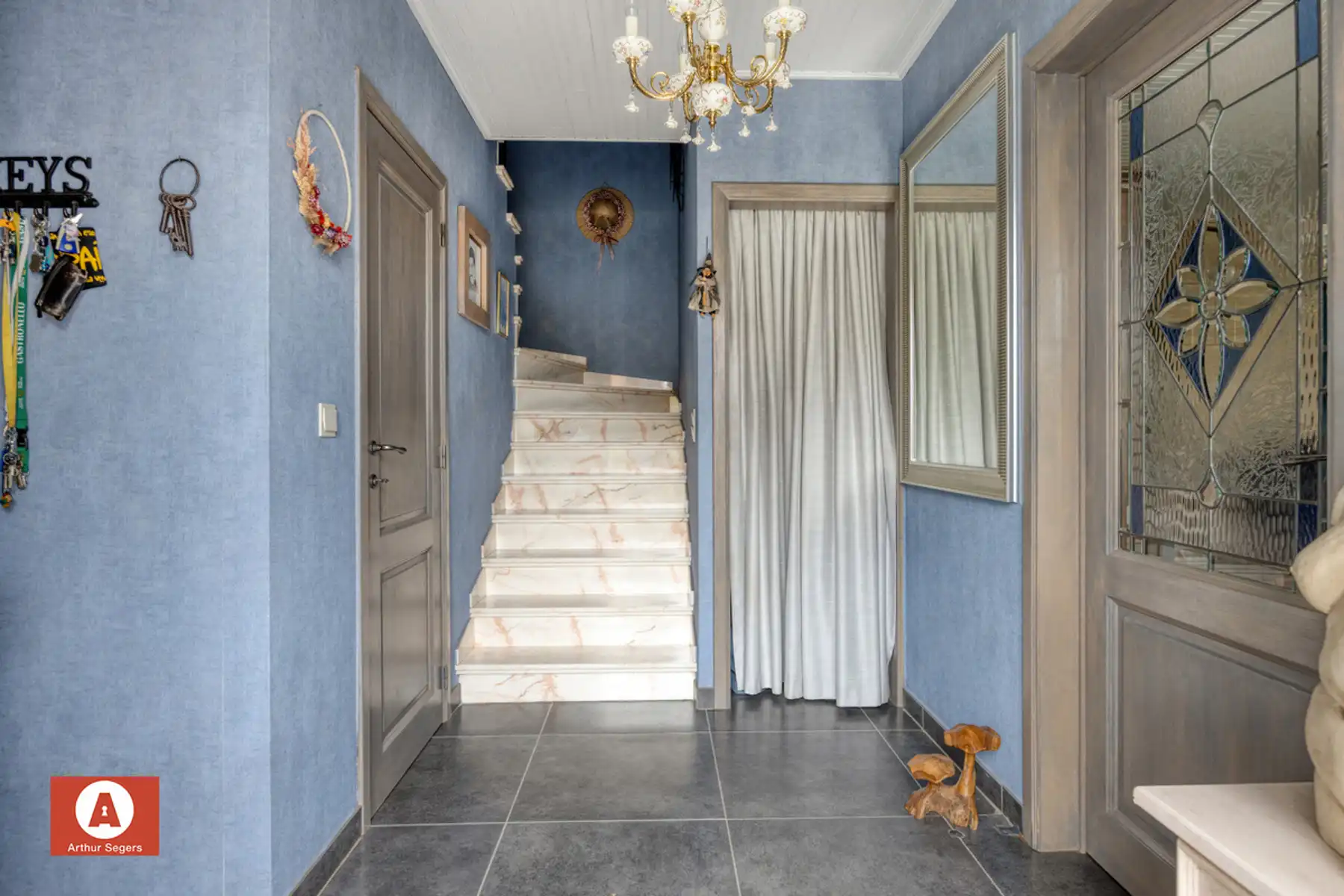 Ruime woning met 5 slpk en prachtige tuin op topligging foto 4