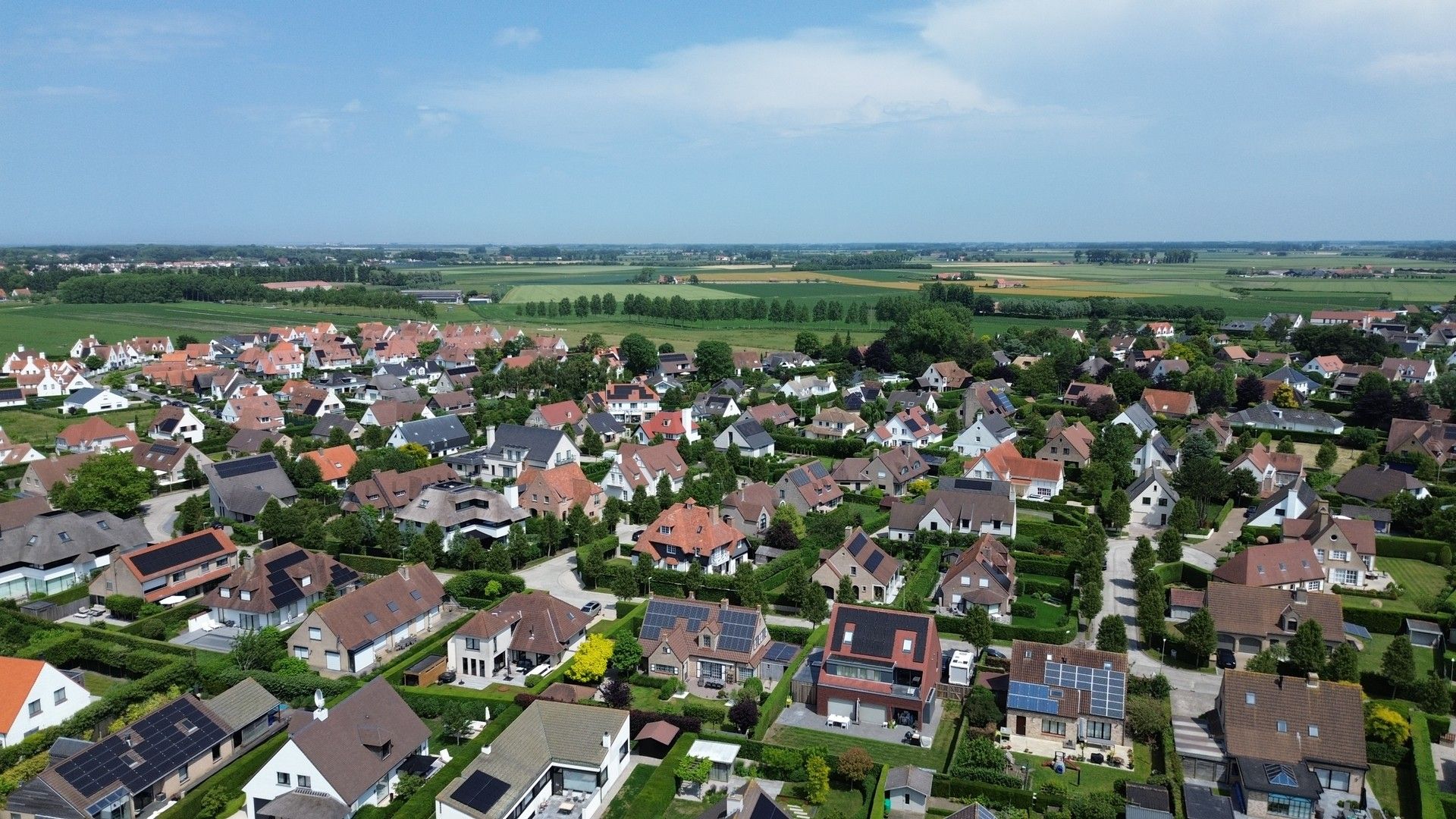 Ruime villa, rustig gelegen op een prachtig perceel van 1380m² te Westkapelle. foto 2