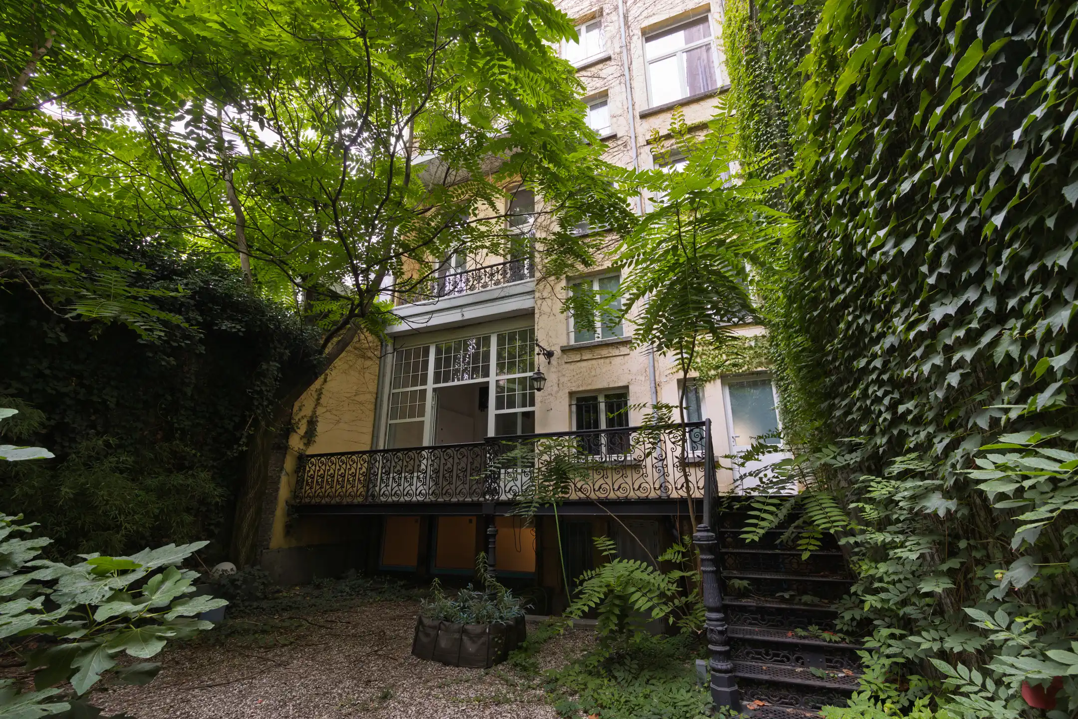 ANTWERPEN - Statig herenhuis met tuin en koetshuis foto 5